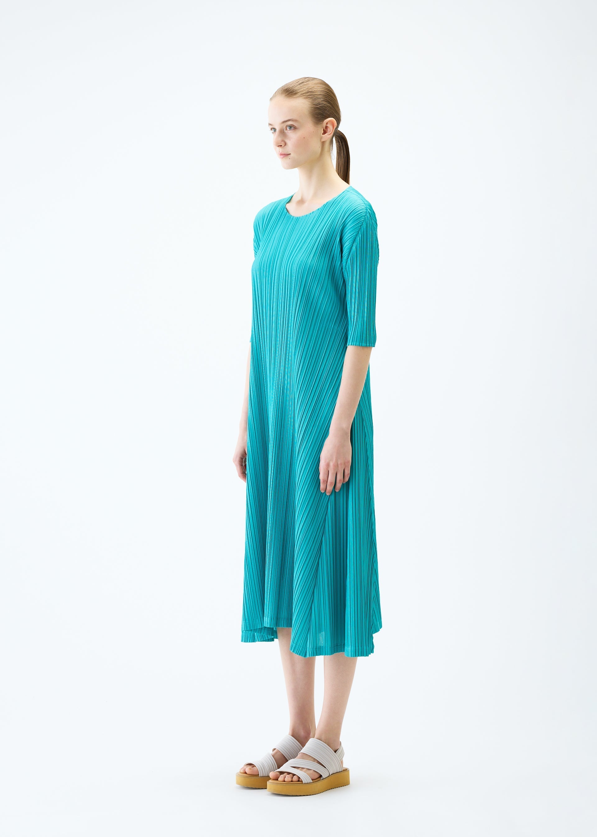 Zoomed view MELLOW PLEATS