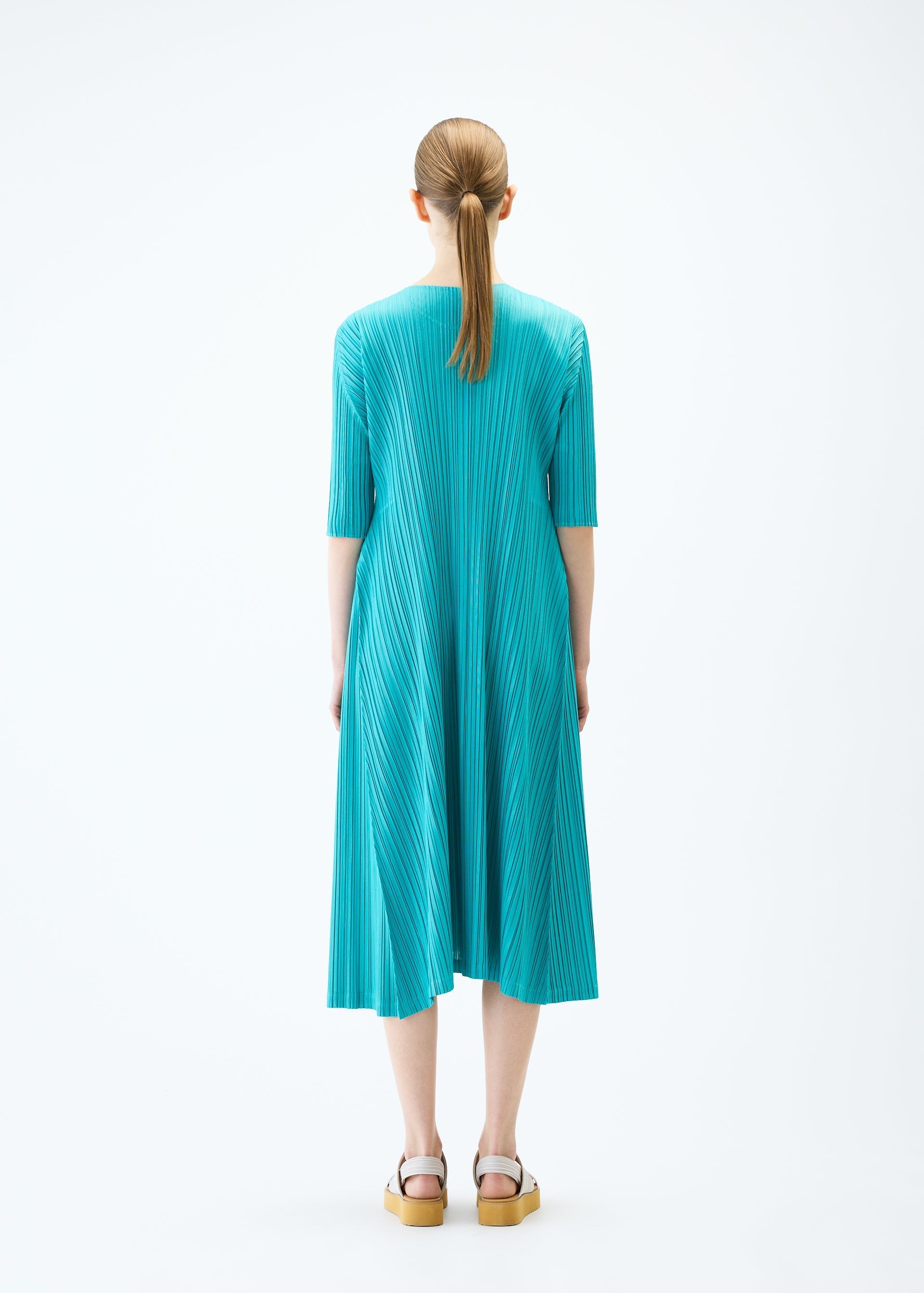 Zoomed view MELLOW PLEATS
