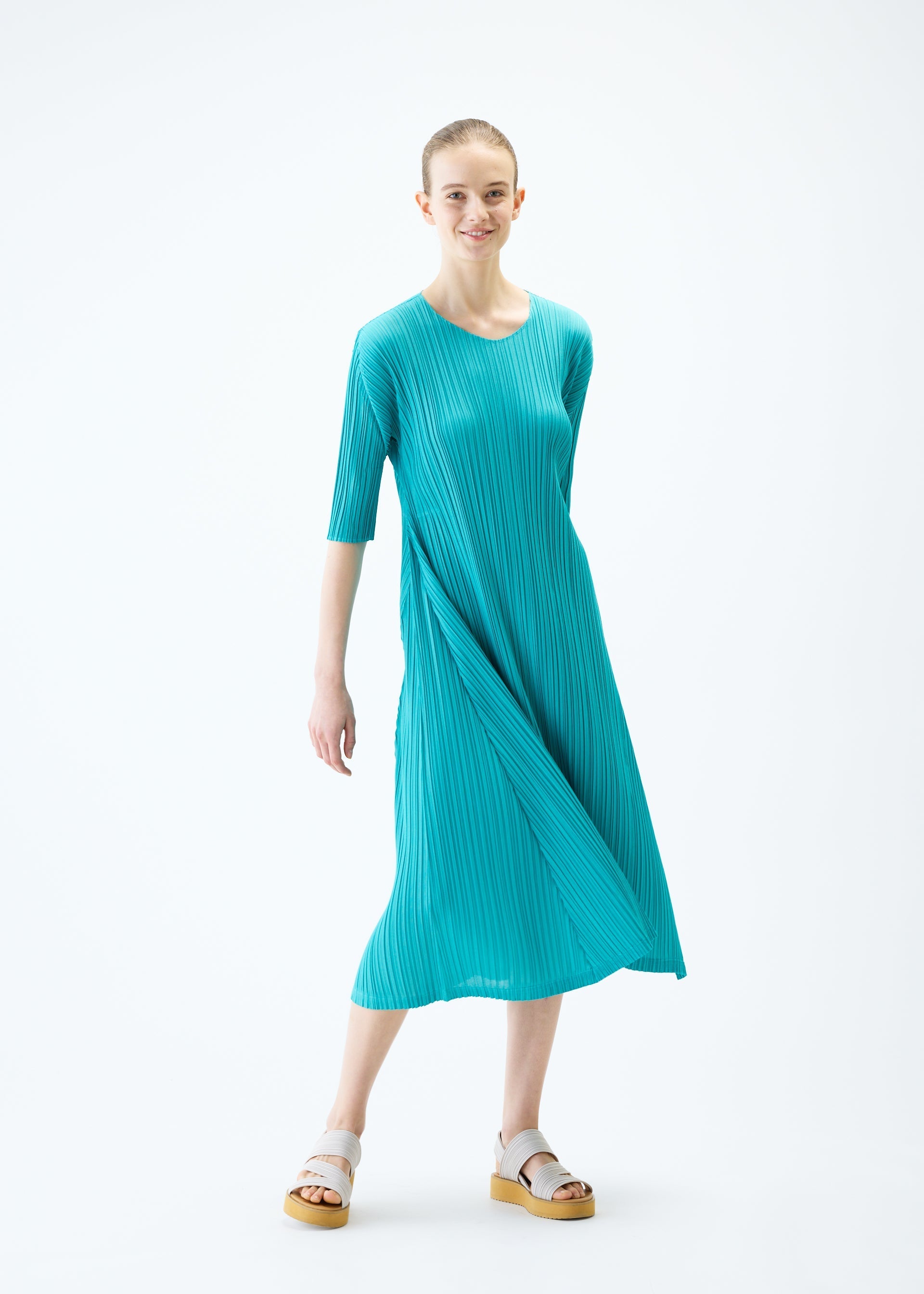 Zoomed view MELLOW PLEATS