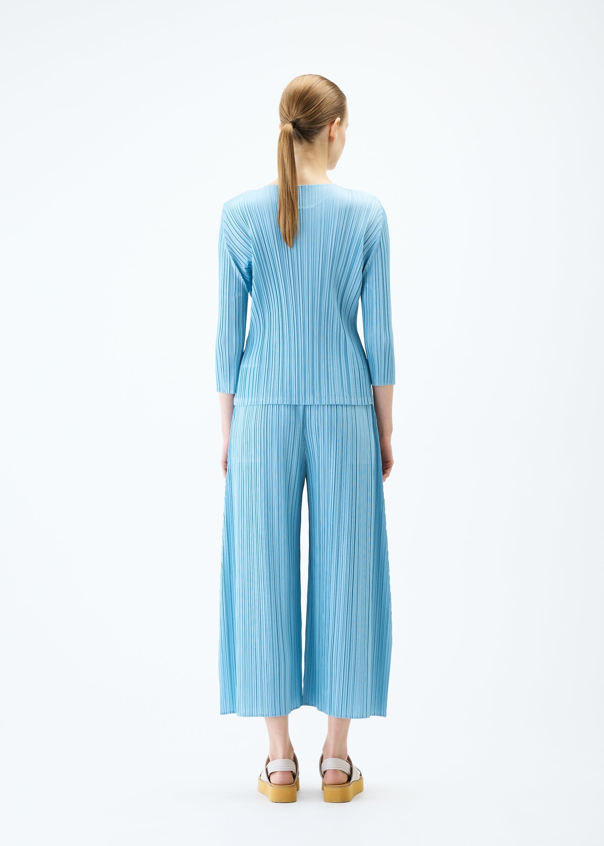 Zoomed view MELLOW PLEATS