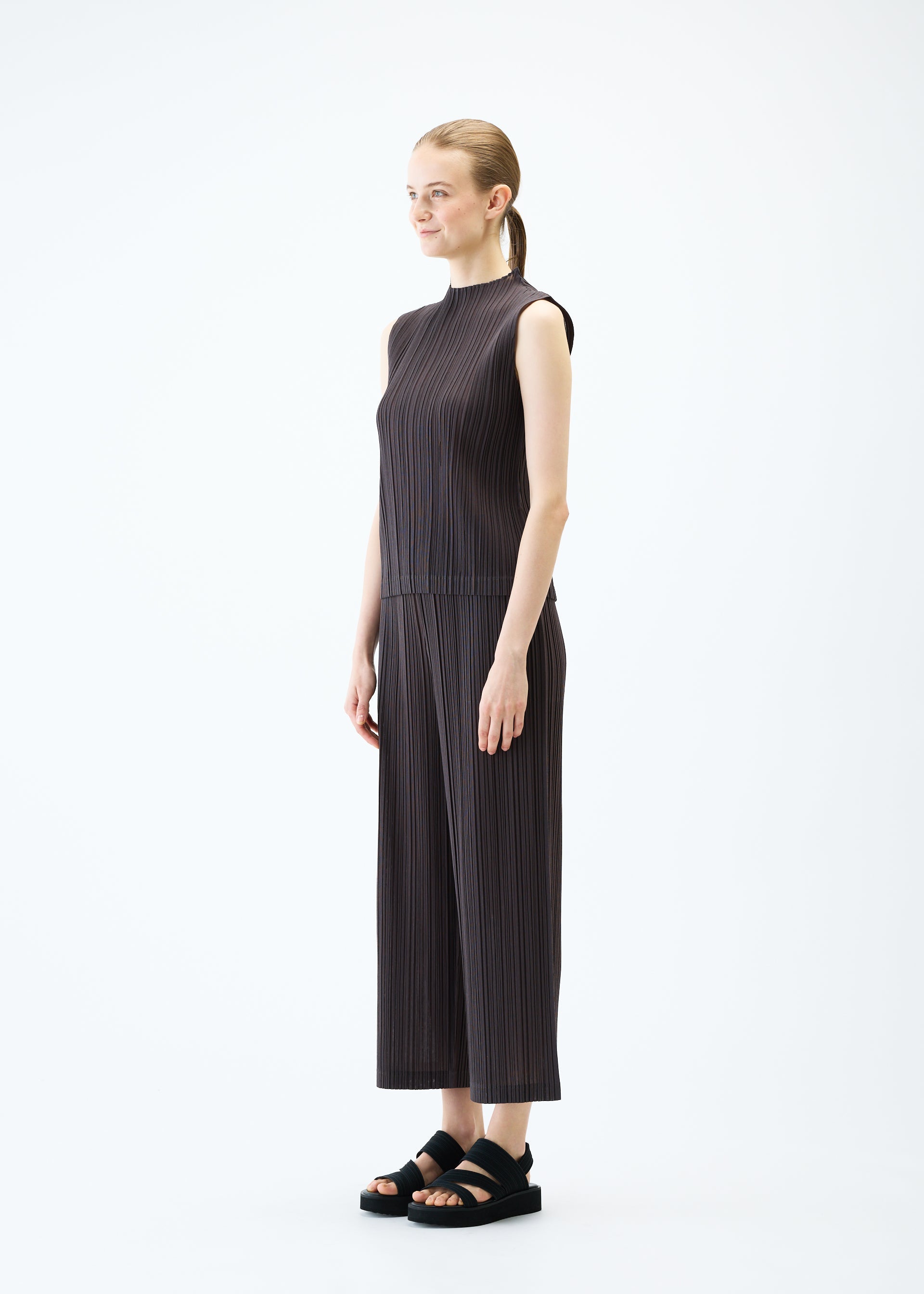 Zoomed view RAMIE PLEATS