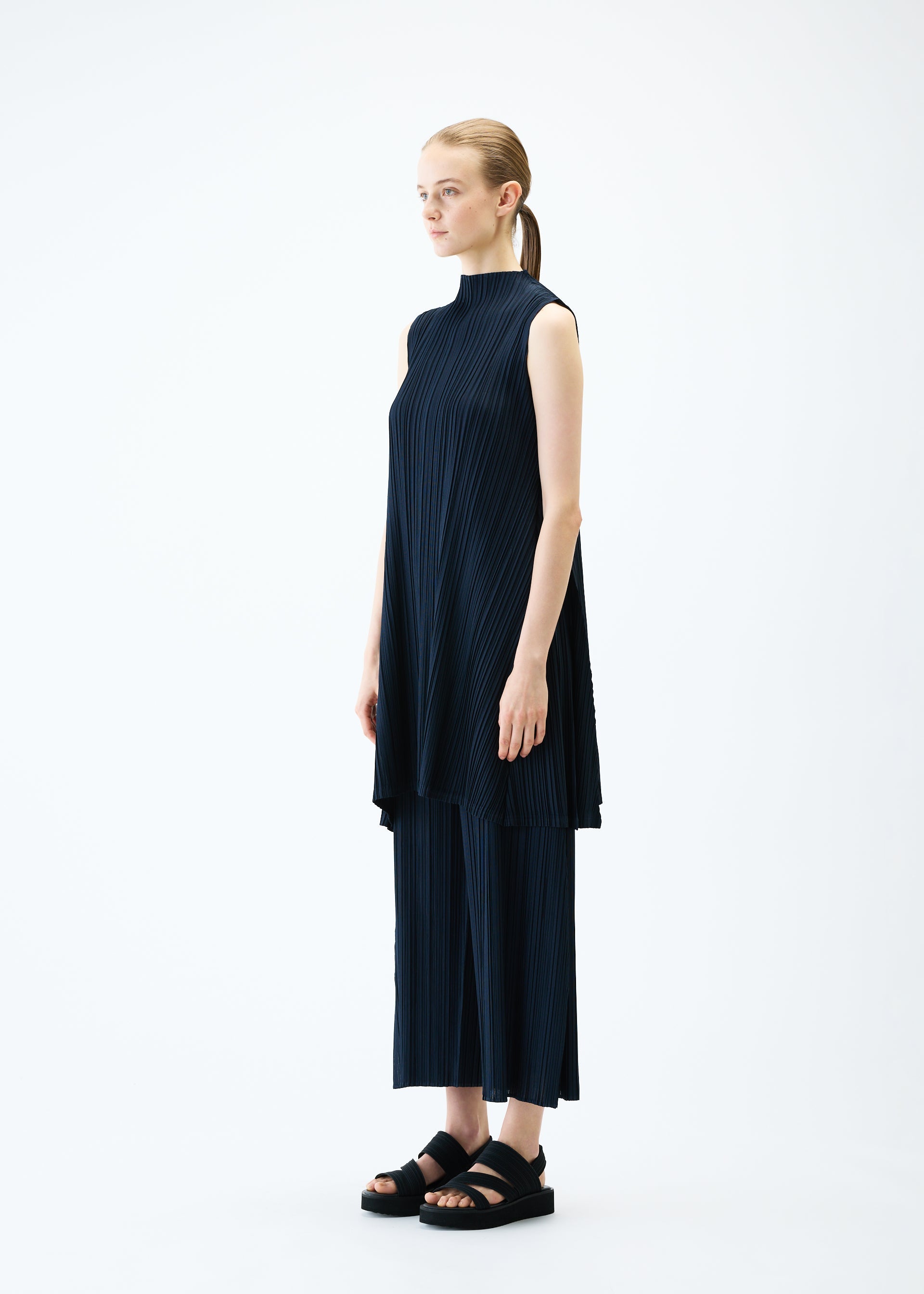 Zoomed view MELLOW PLEATS