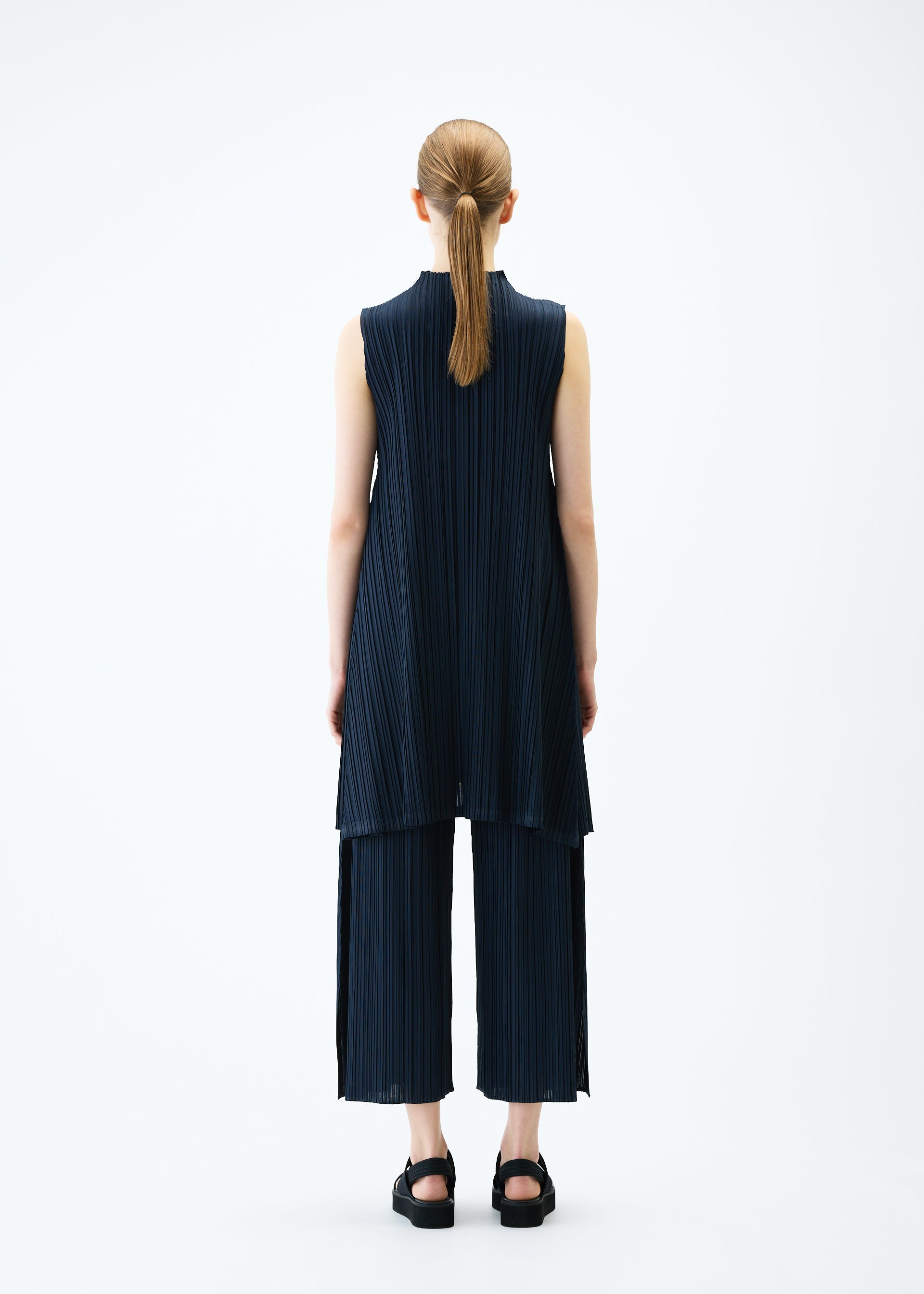 Zoomed view MELLOW PLEATS