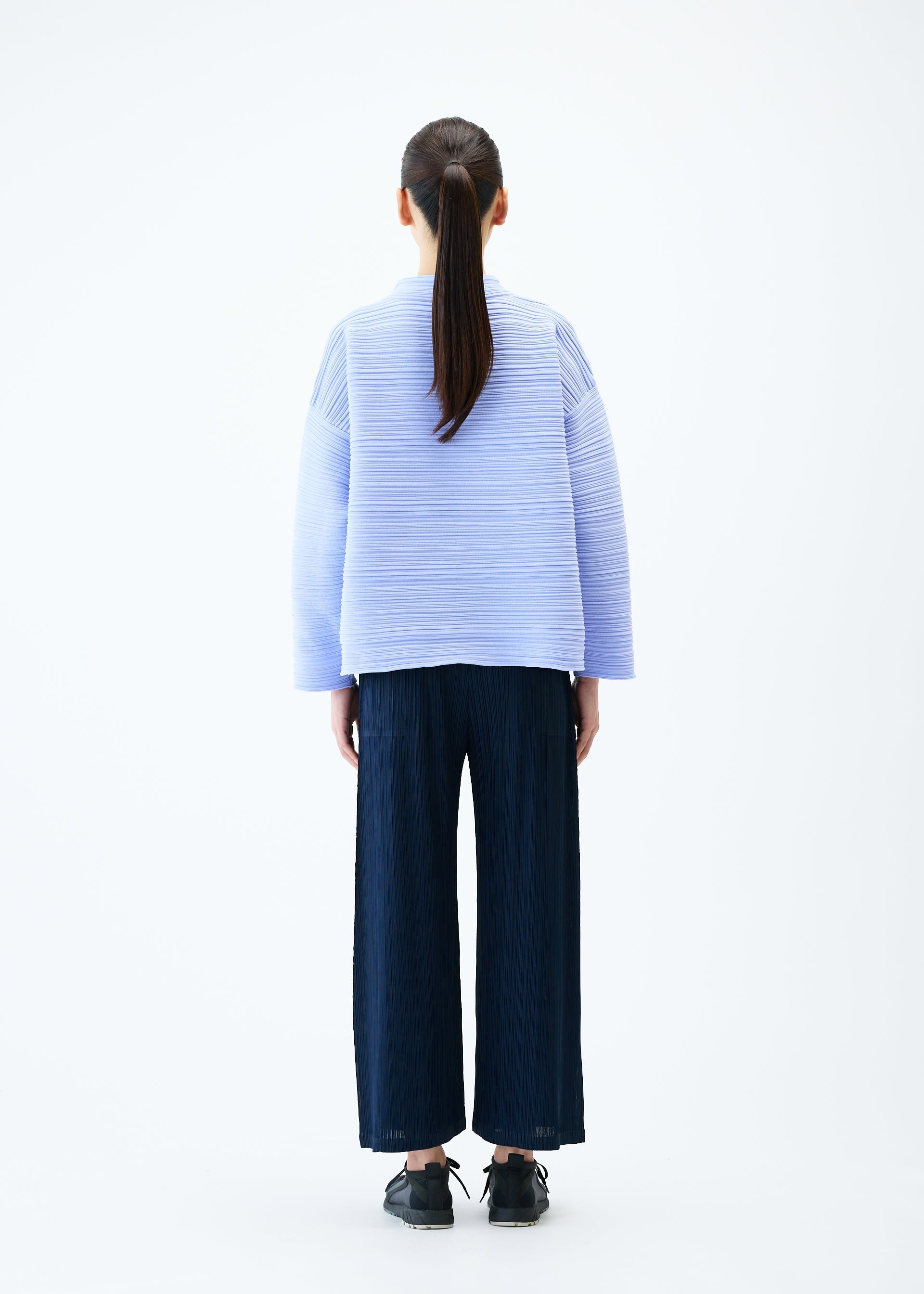Zoomed view CREPE KNIT