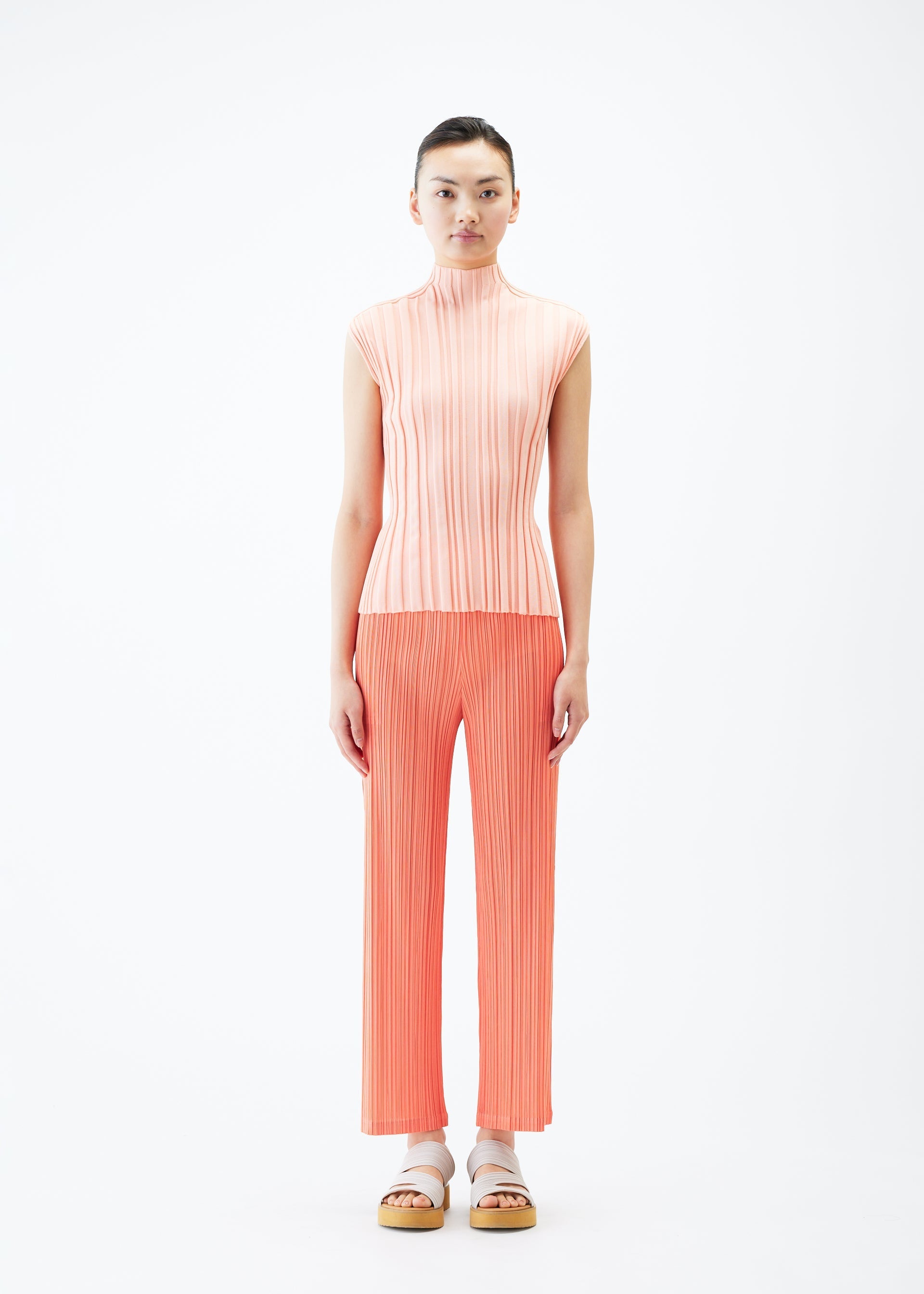 Zoomed view RIB KNIT