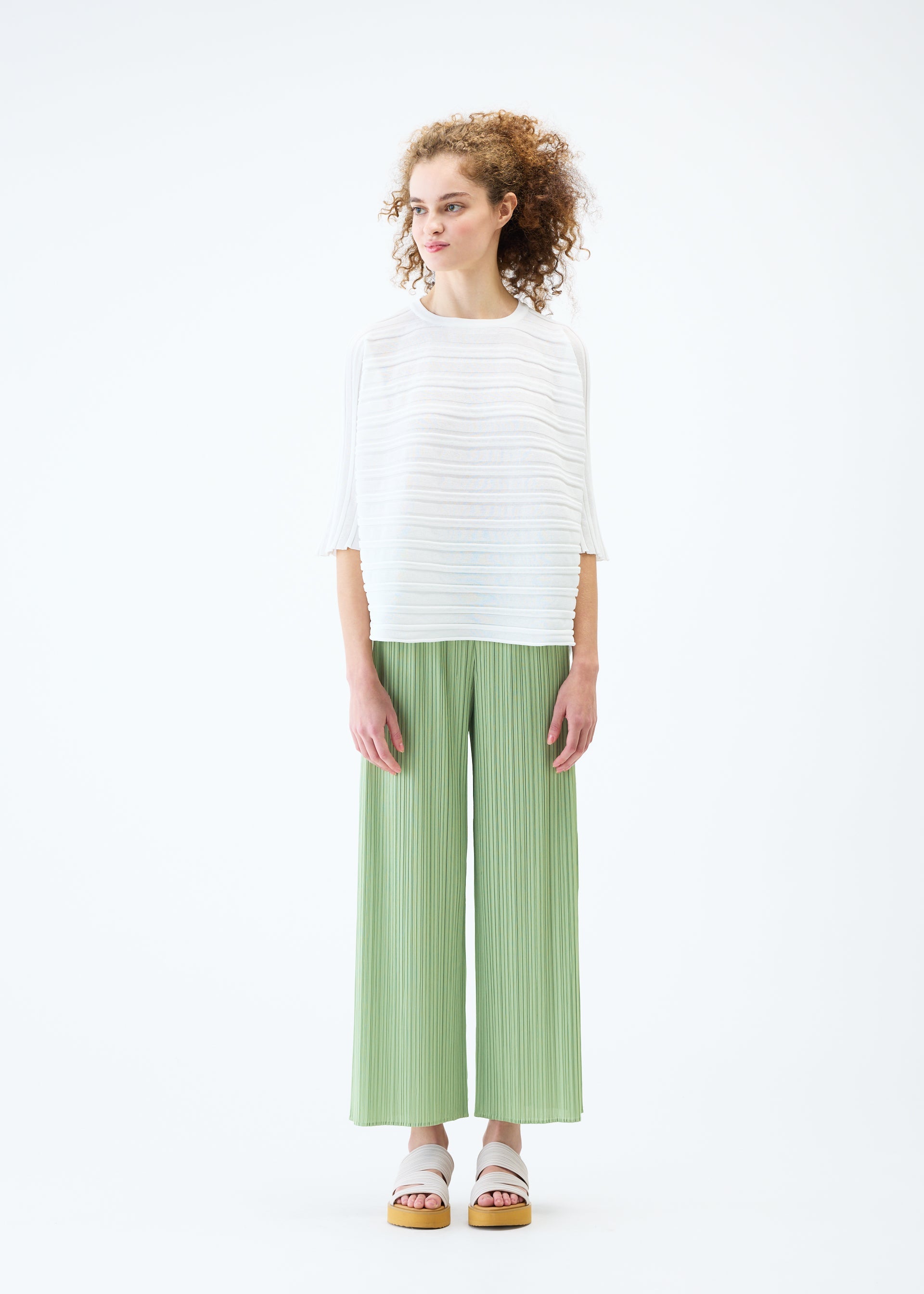 Zoomed view STEP KNIT