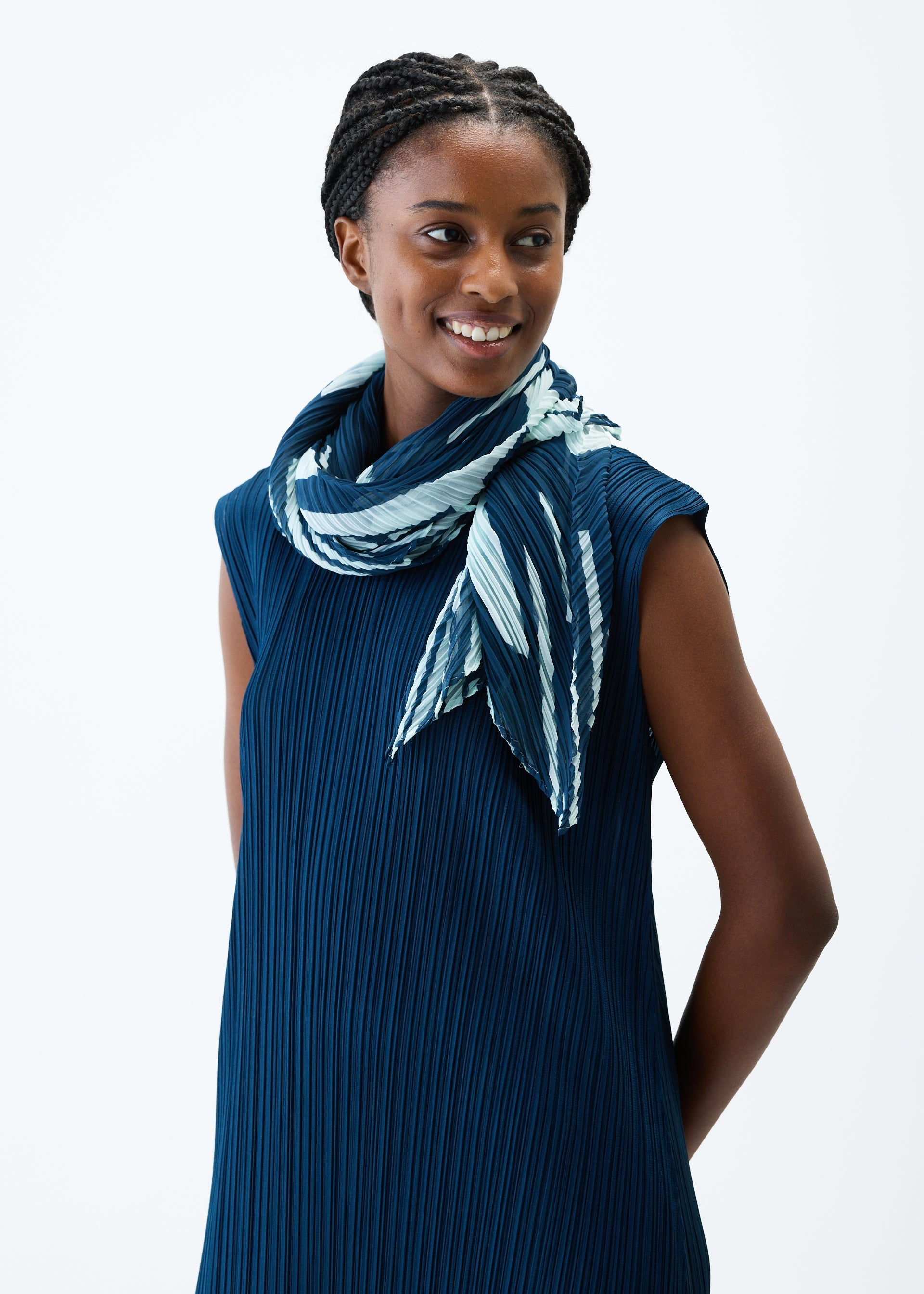 Zoomed view REFRACTION SCARF