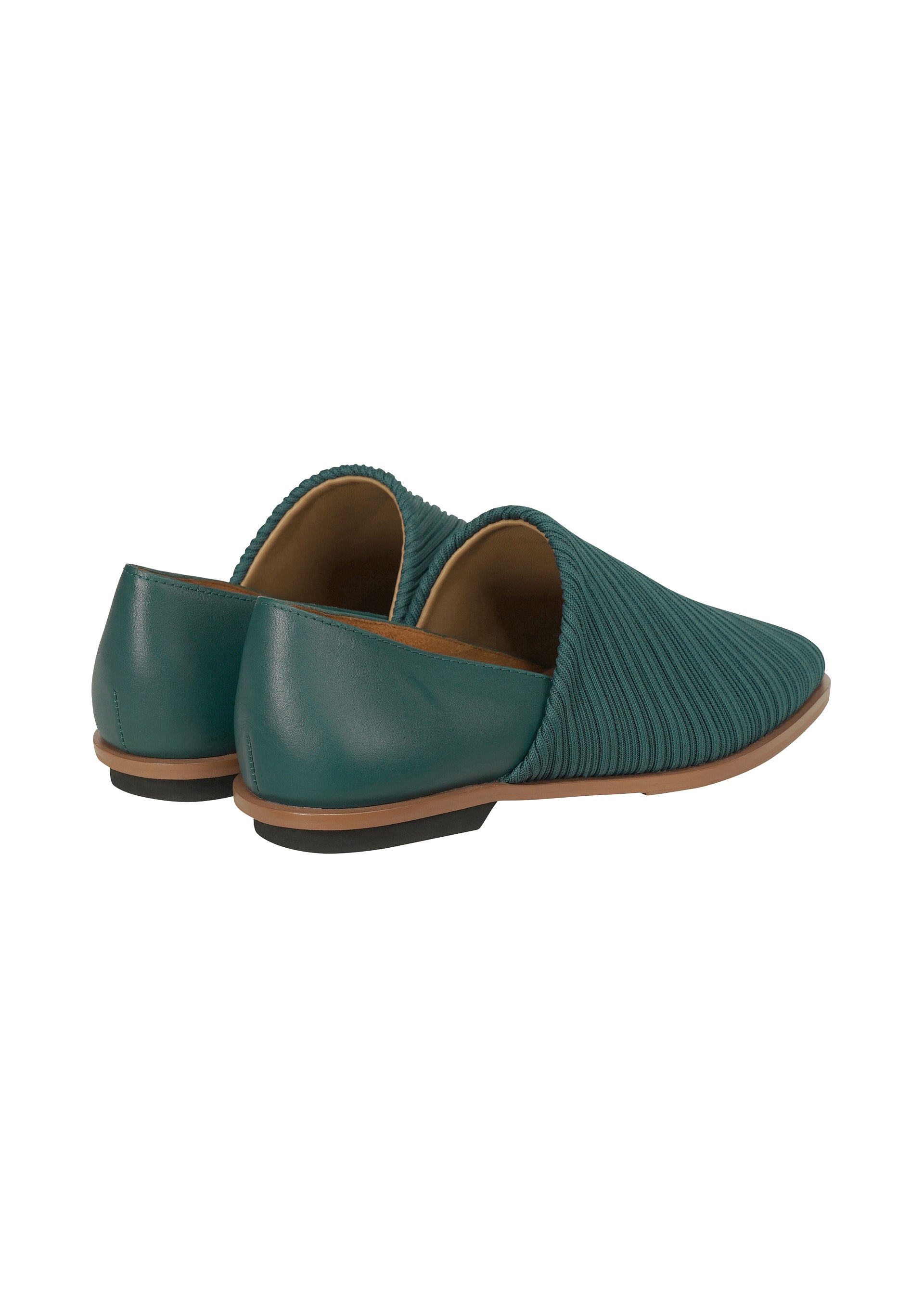 Zoomed view KNIT PLEATS SLIPON