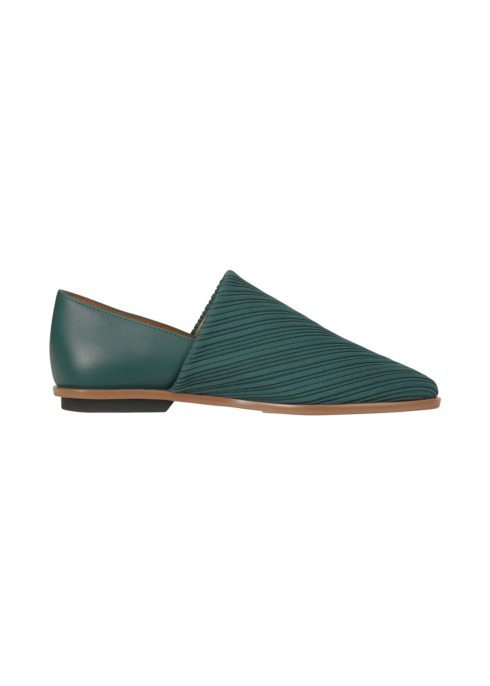 Zoomed view KNIT PLEATS SLIPON