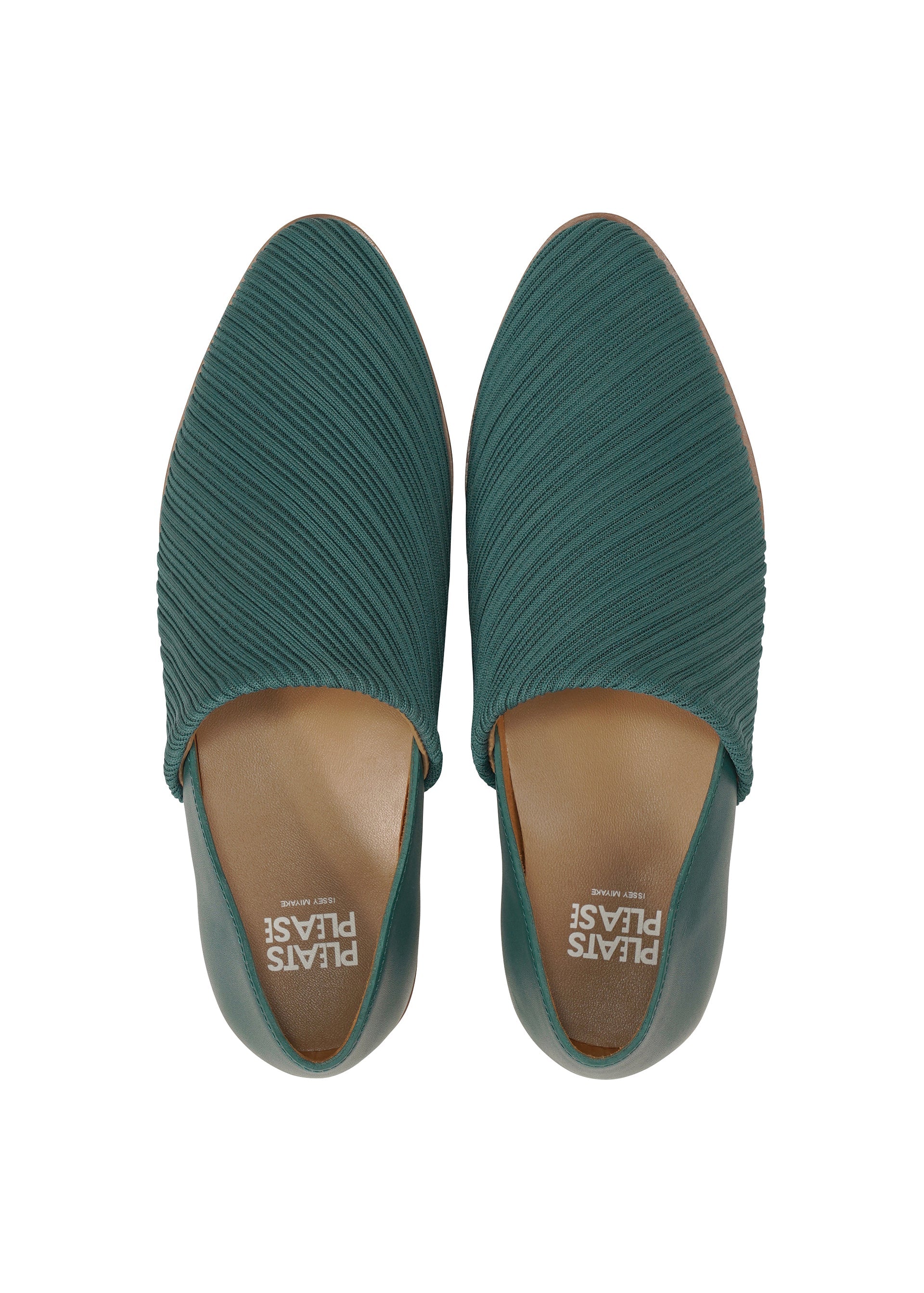 Zoomed view KNIT PLEATS SLIPON