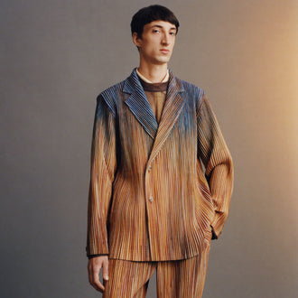 PAINT BRUSH CLOSE-UP