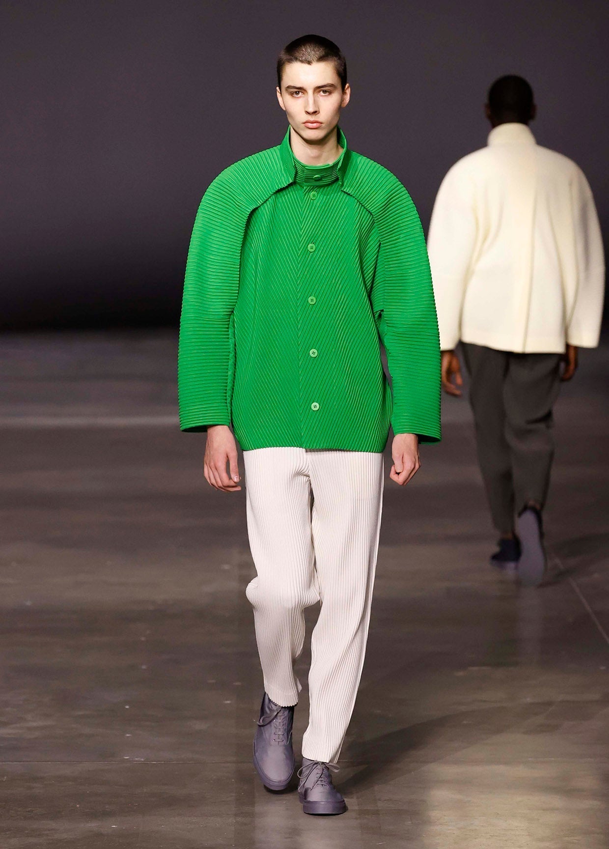 HOMME PLISSÉ ISSEY MIYAKE AUTUMN WINTER 2023/24 COLLECTIONS 02