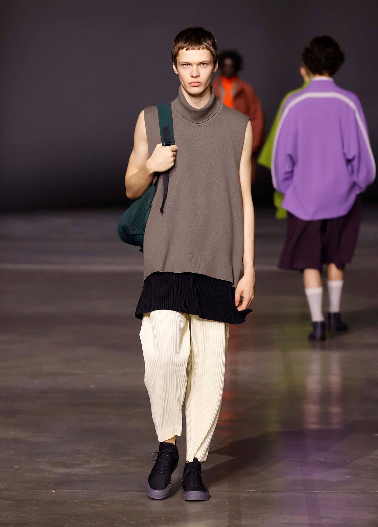 HOMME PLISSÉ ISSEY MIYAKE AUTUMN WINTER 2023/24 COLLECTIONS 12