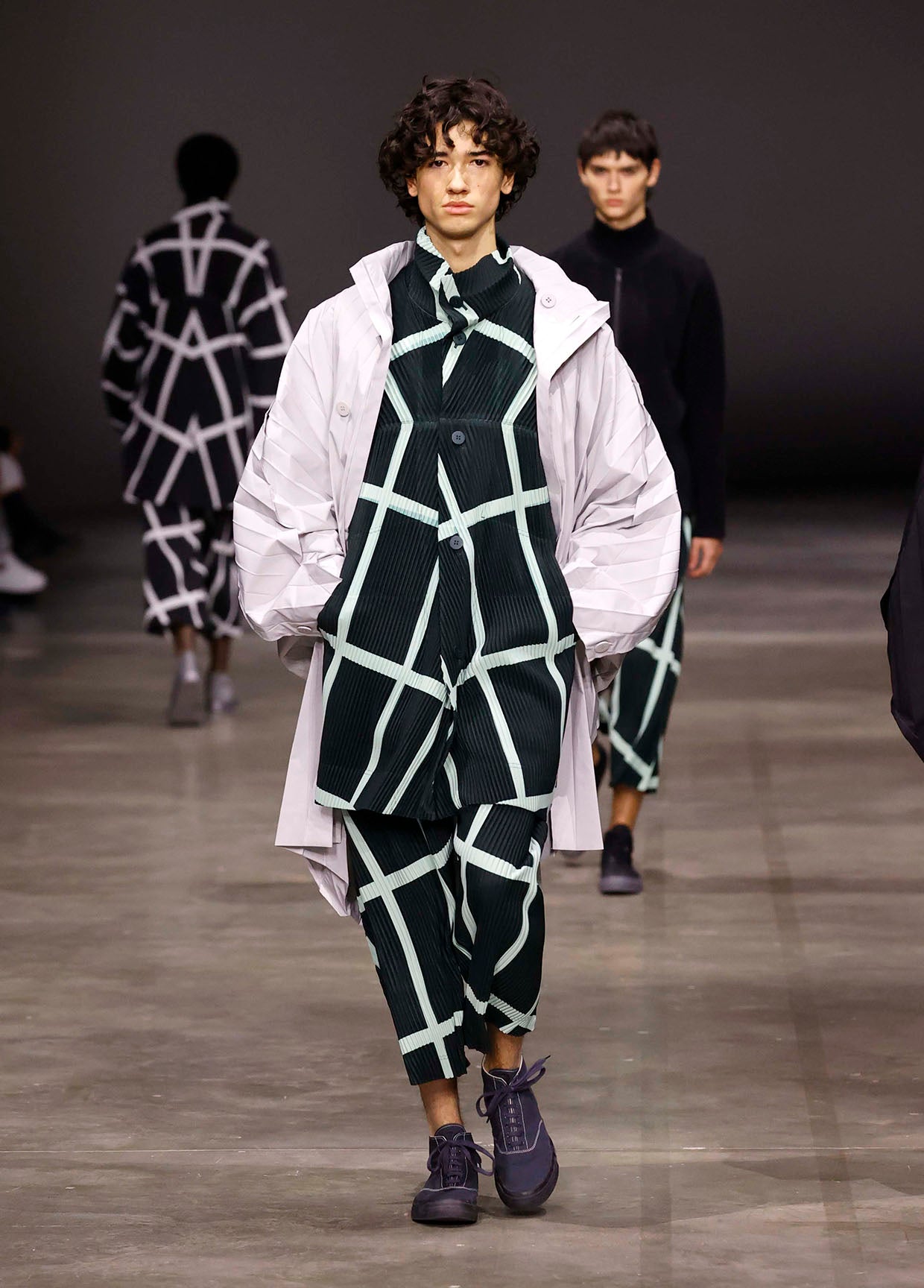 HOMME PLISSÉ ISSEY MIYAKE AUTUMN WINTER 2023/24 COLLECTIONS 25