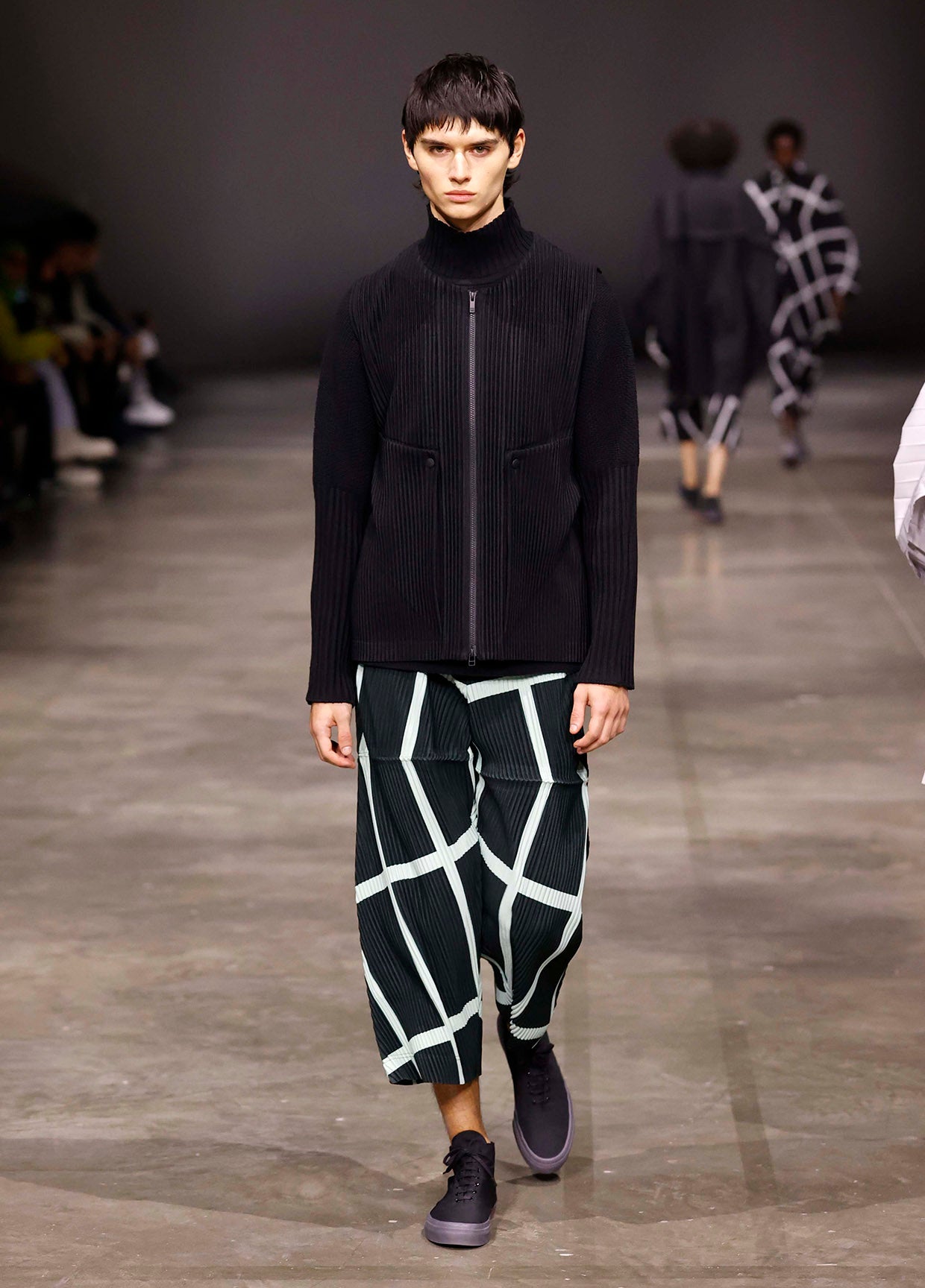 HOMME PLISSÉ ISSEY MIYAKE AUTUMN WINTER 2023/24 COLLECTIONS 26