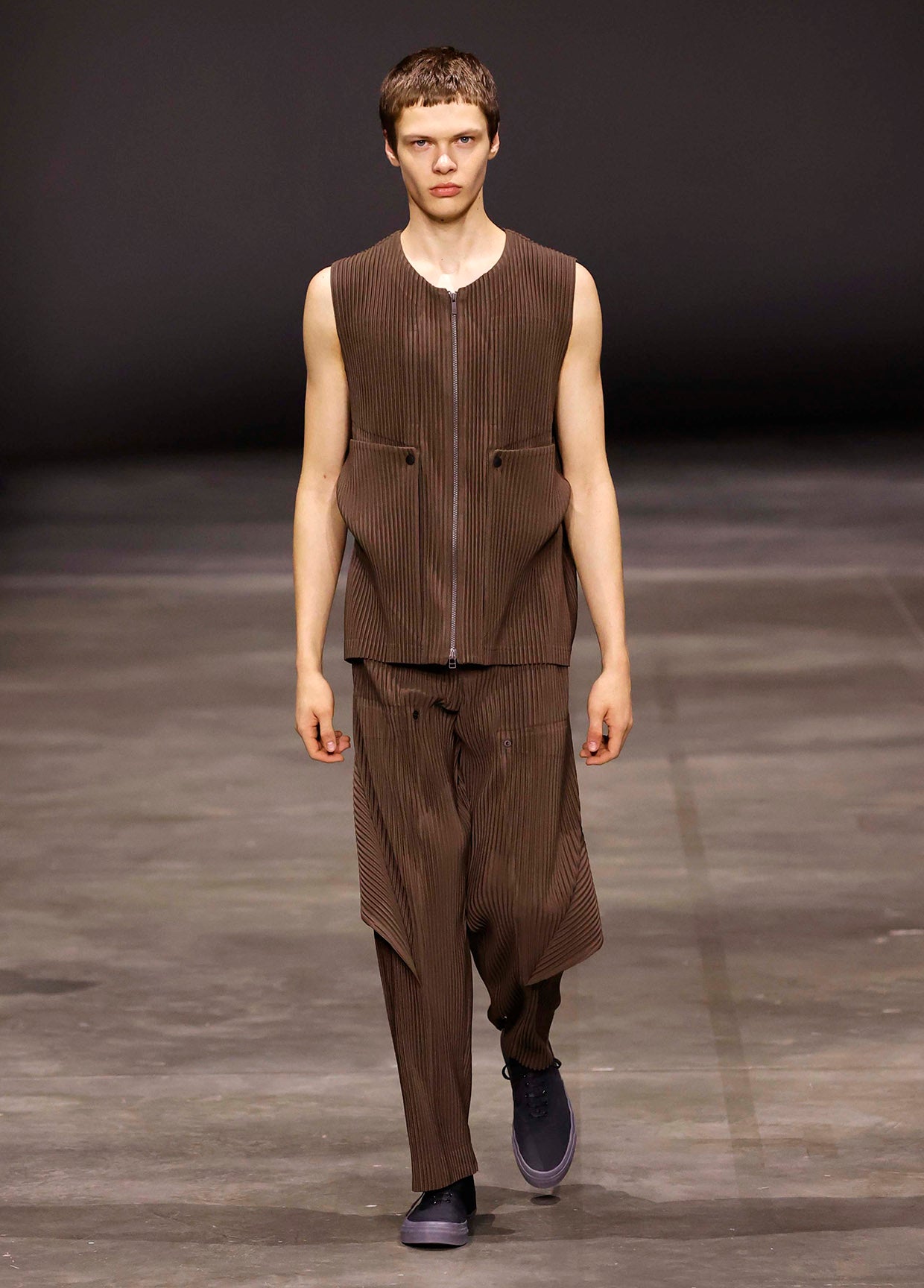 HOMME PLISSÉ ISSEY MIYAKE AUTUMN WINTER 2023/24 COLLECTIONS 29