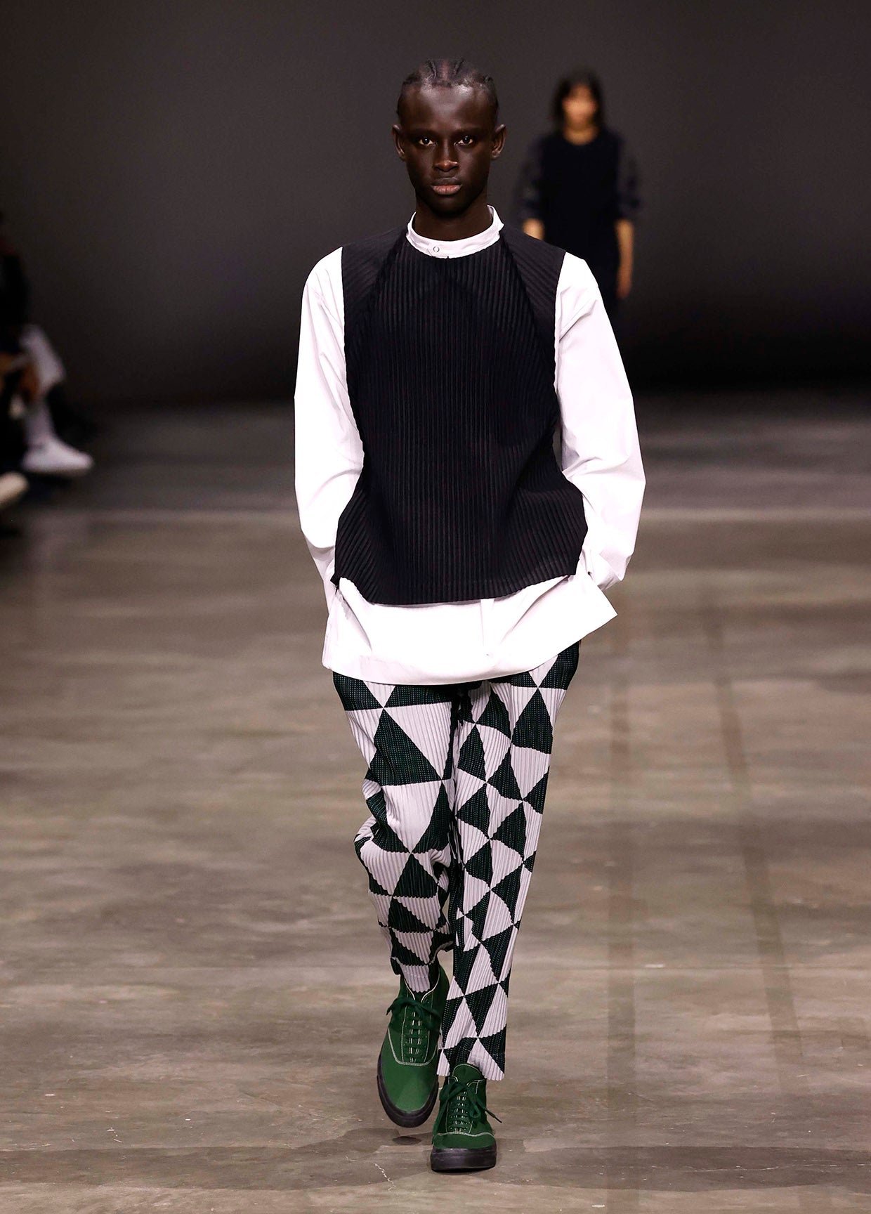 HOMME PLISSÉ ISSEY MIYAKE AUTUMN WINTER 2023/24 COLLECTIONS 34