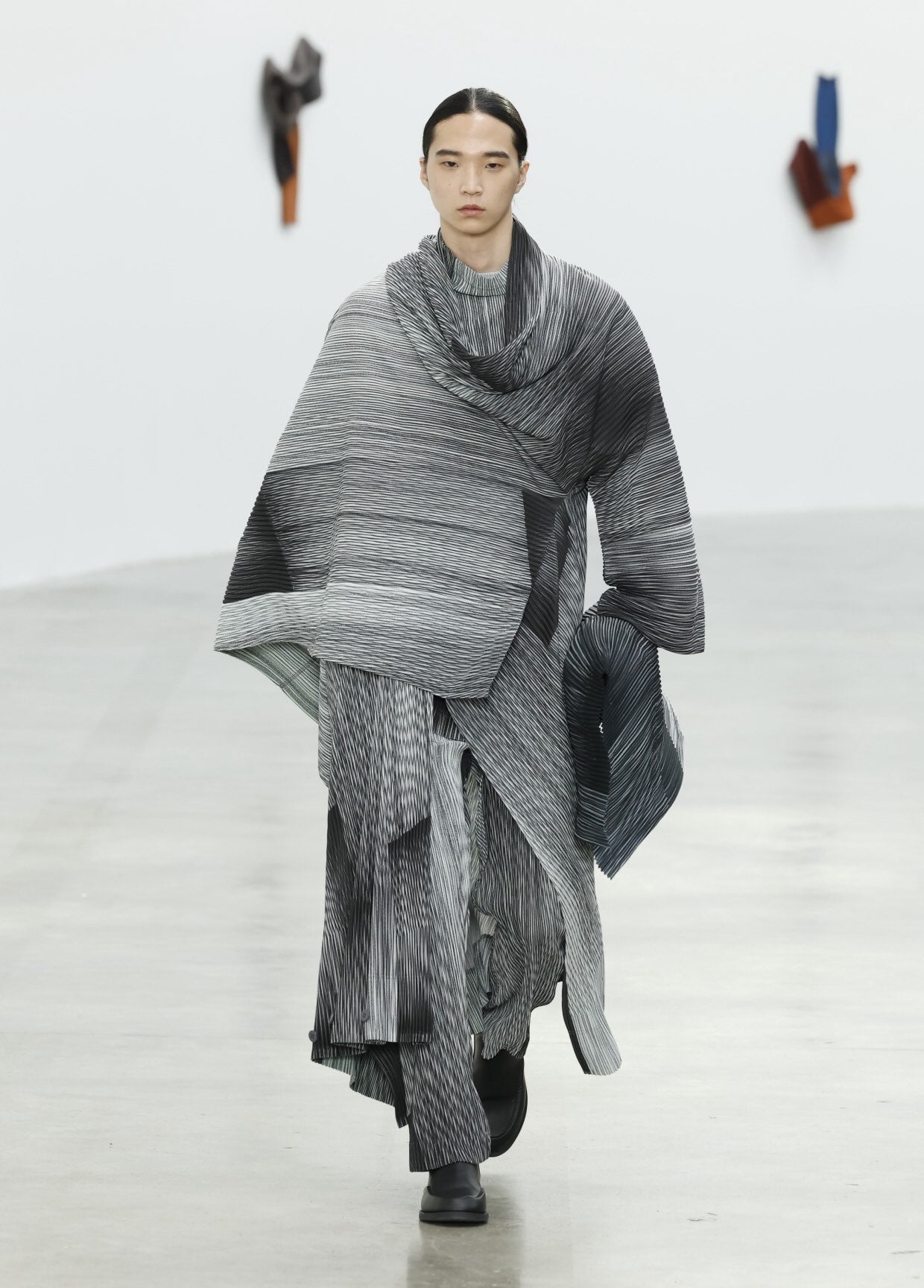 HOMME PLISSÉ ISSEY MIYAKE AUTUMN WINTER 2024/25 COLLECTIONS 42