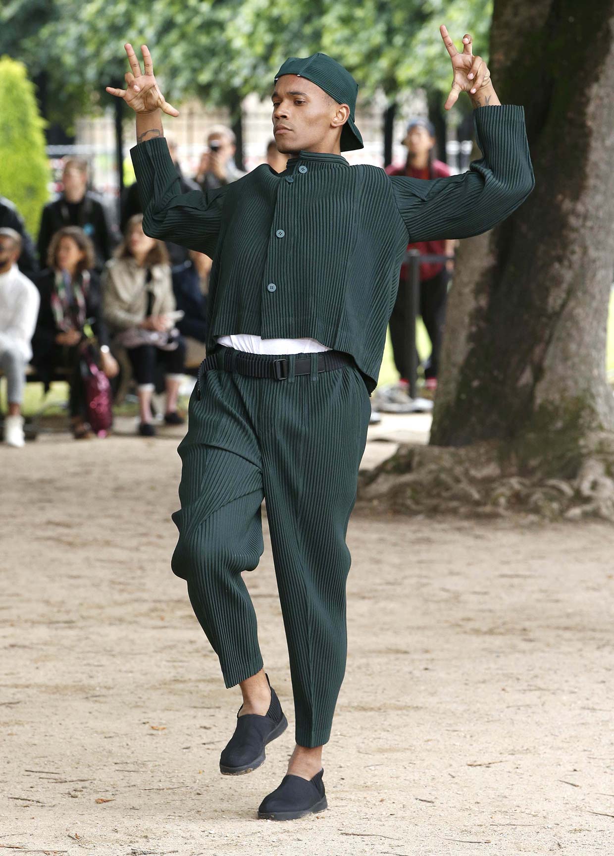 HOMME PLISSÉ ISSEY MIYAKE SPRING SUMMER 2020 COLLECTIONS 18