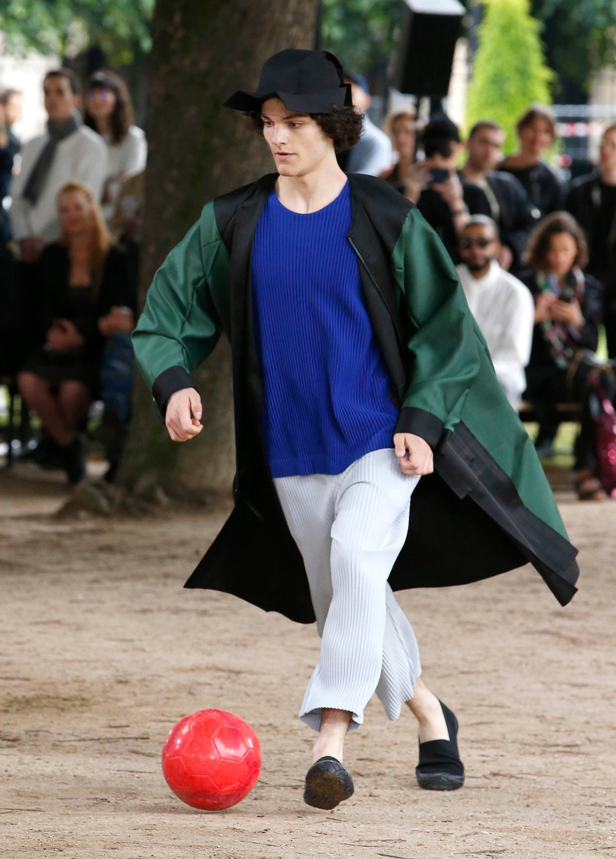 HOMME PLISSÉ ISSEY MIYAKE SPRING SUMMER 2020 COLLECTIONS 21