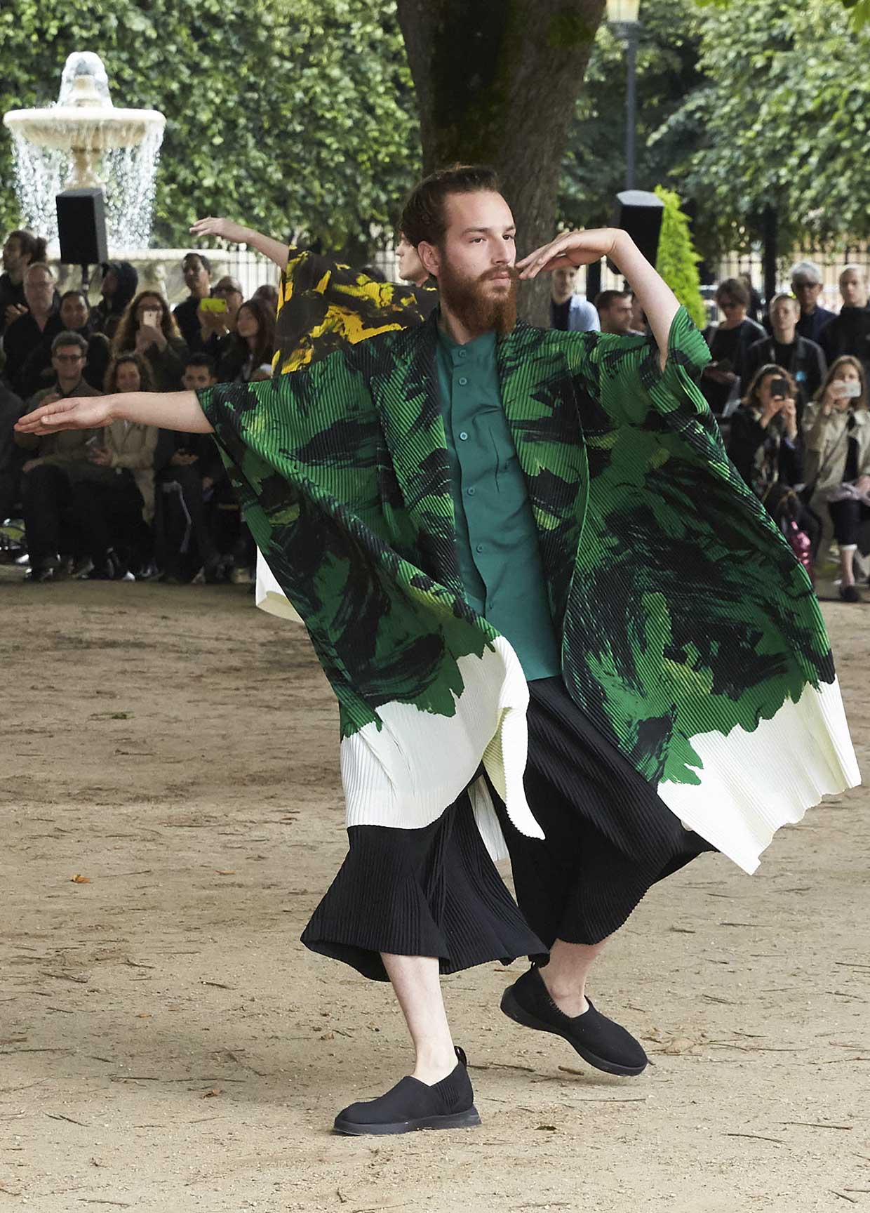 HOMME PLISSÉ ISSEY MIYAKE SPRING SUMMER 2020 COLLECTIONS 28