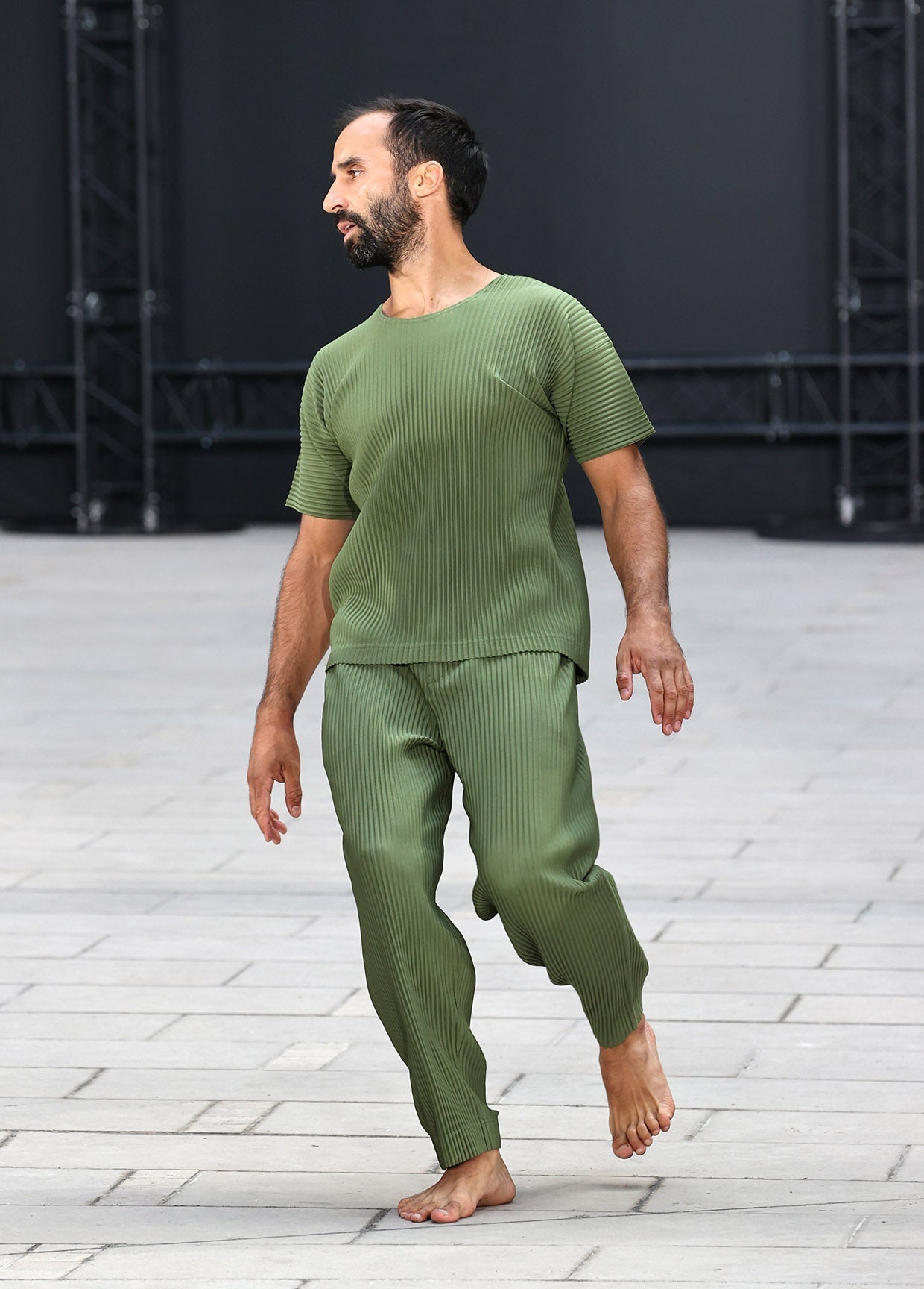 HOMME PLISSÉ ISSEY MIYAKE SPRING SUMMER 2023 COLLECTIONS17