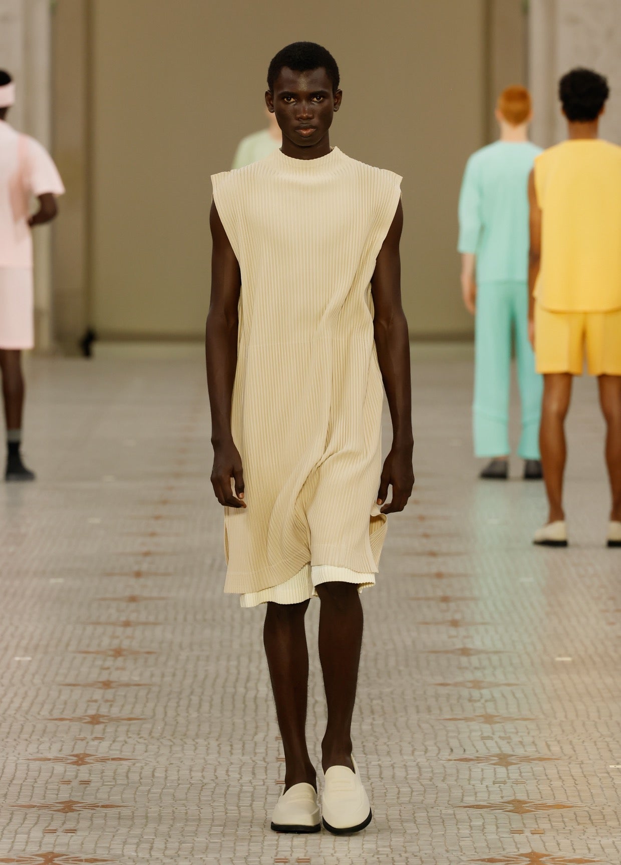 HOMME PLISSÉ ISSEY MIYAKE SPRING SUMMER 2024 COLLECTIONS 01