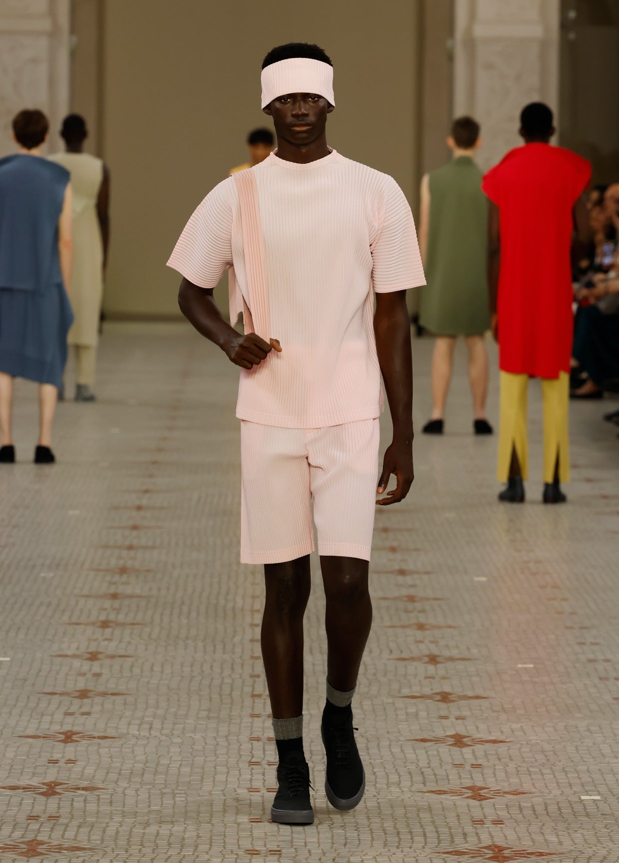 HOMME PLISSÉ ISSEY MIYAKE SPRING SUMMER 2024 COLLECTIONS 04