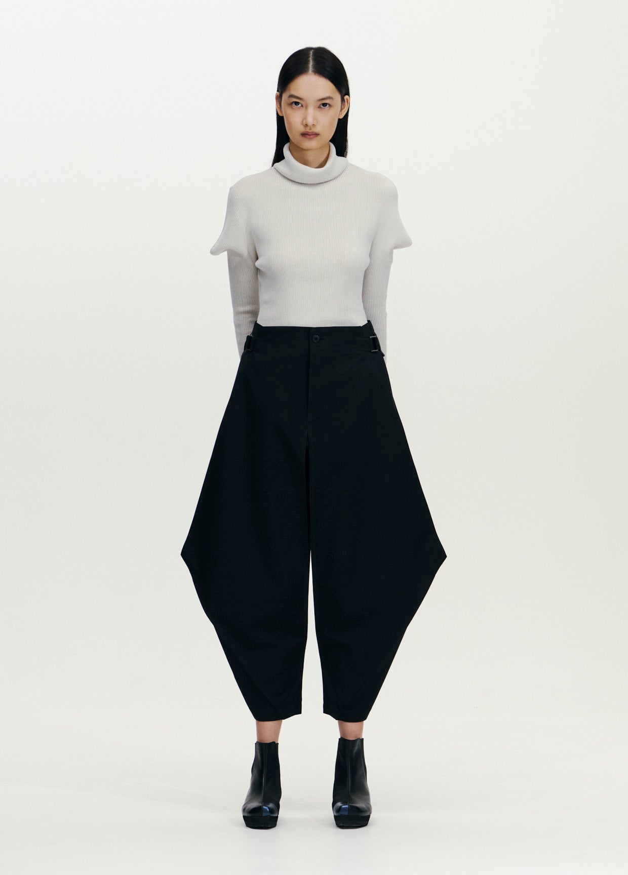 132 5. ISSEY MIYAKE LOOK 05