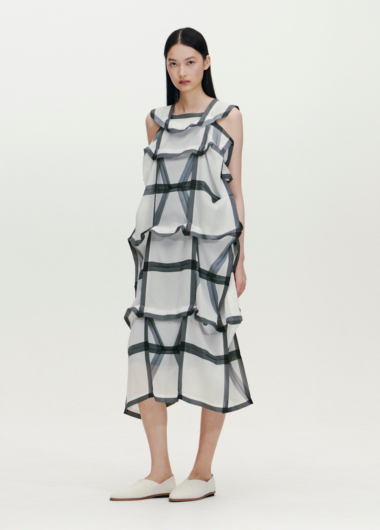 132 5. ISSEY MIYAKE LOOK 23