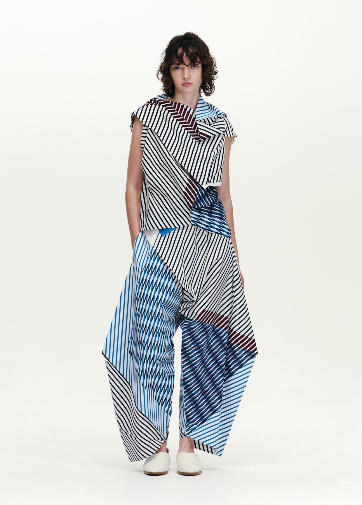 132 5. ISSEY MIYAKE LOOK 13