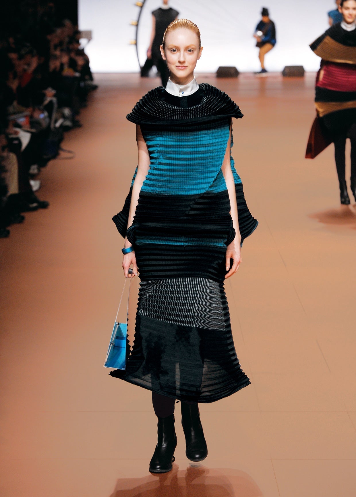 ISSEY MIYAKE AUTUMN WINTER 2014 COLLECTIONS 01