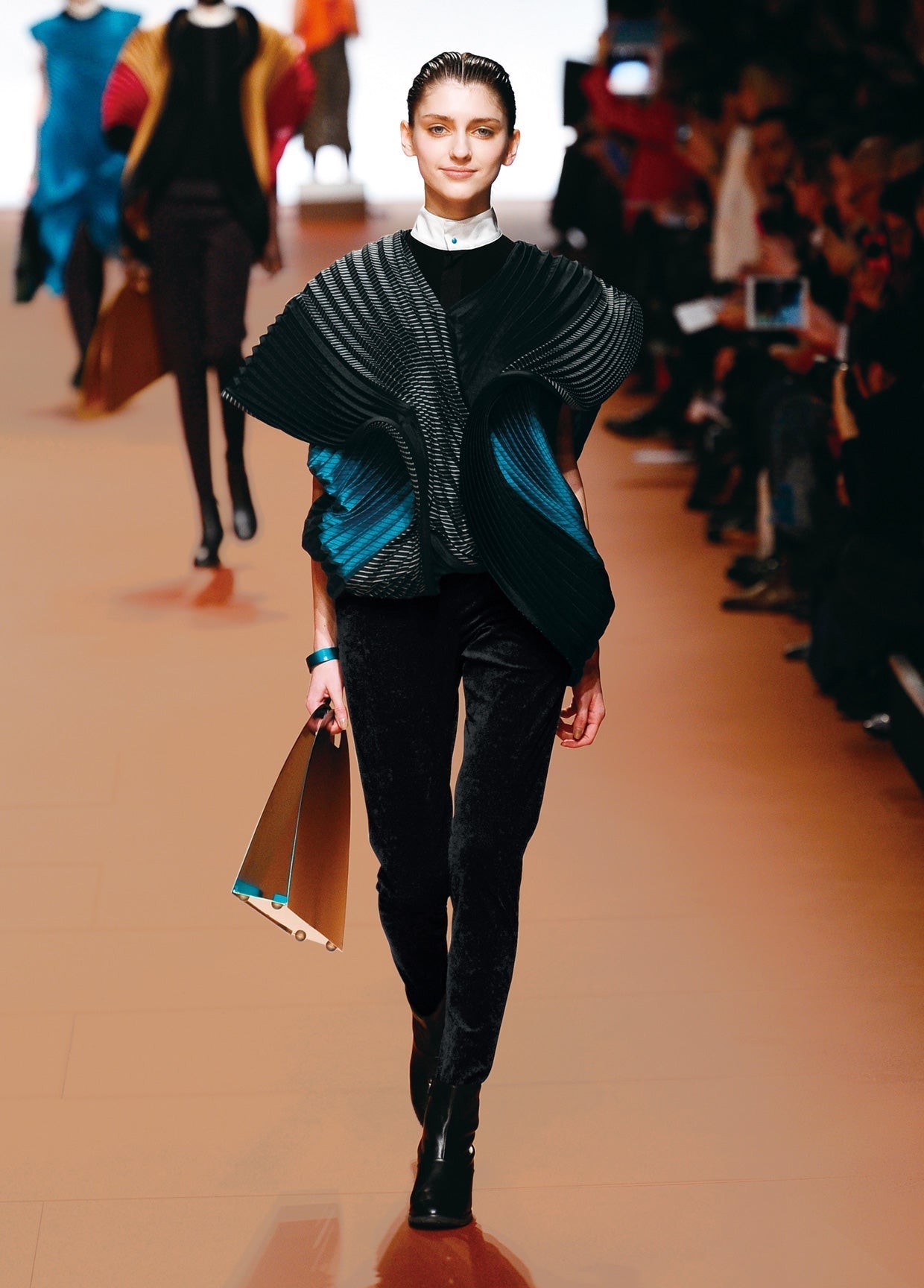 ISSEY MIYAKE AUTUMN WINTER 2014 COLLECTIONS 02