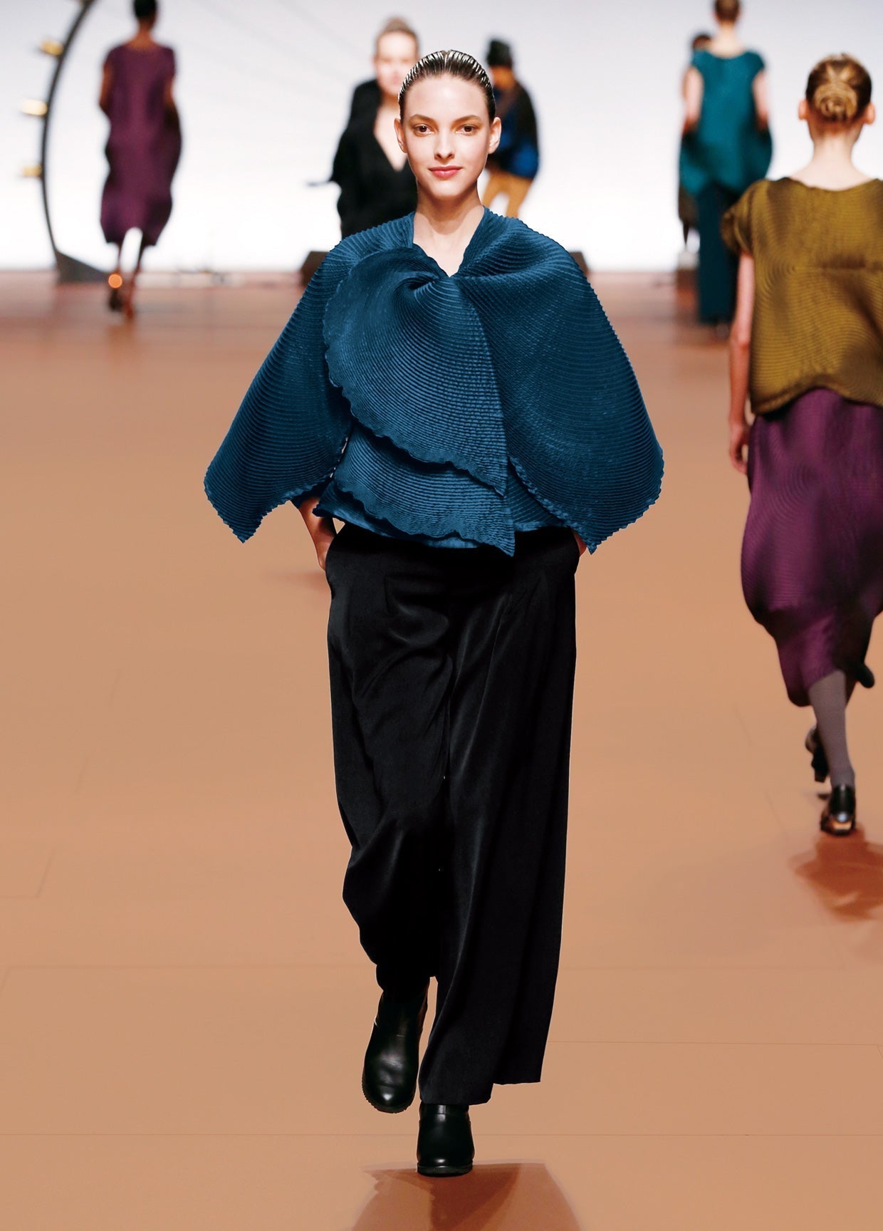 ISSEY MIYAKE AUTUMN WINTER 2014 COLLECTIONS 34