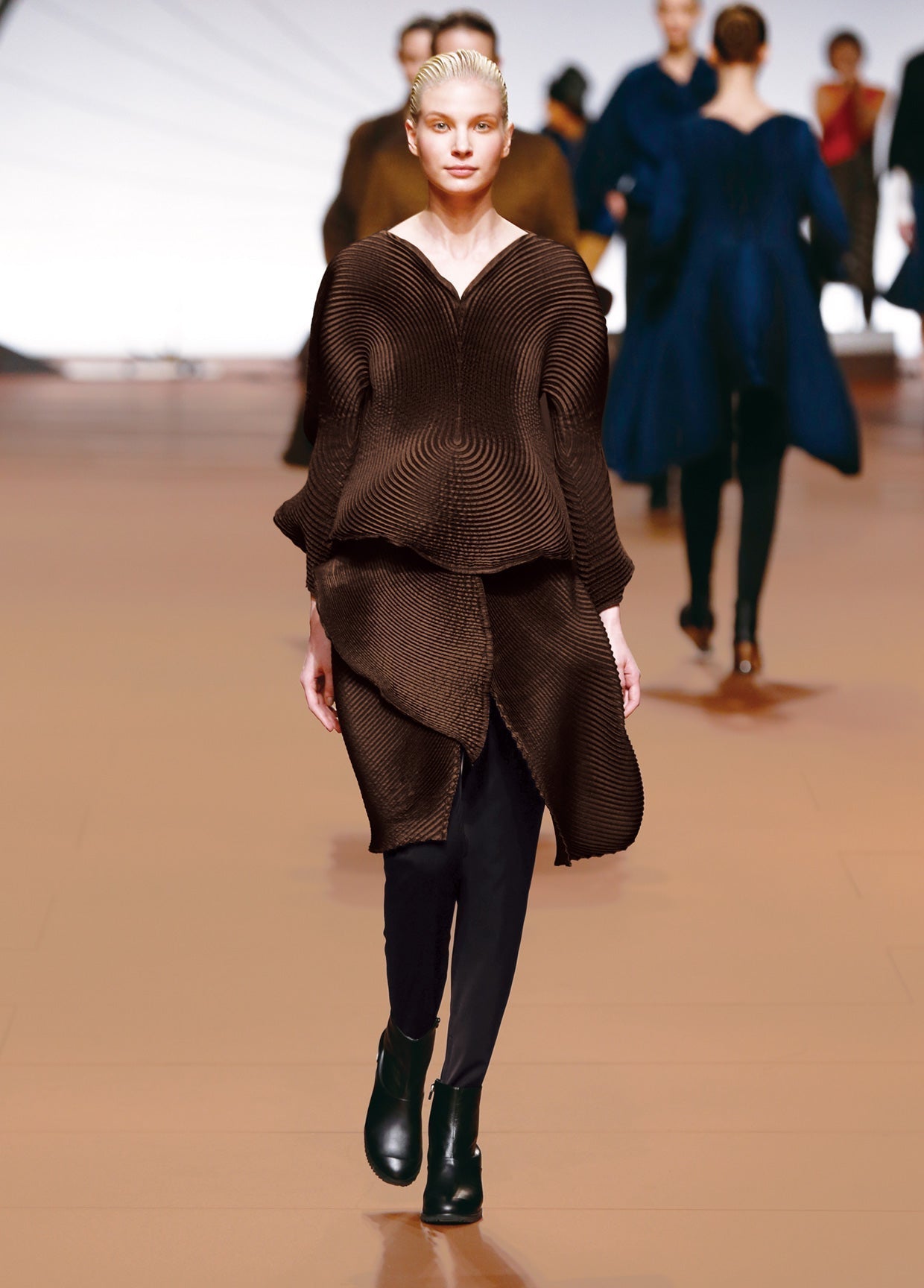 ISSEY MIYAKE AUTUMN WINTER 2014 COLLECTIONS 40