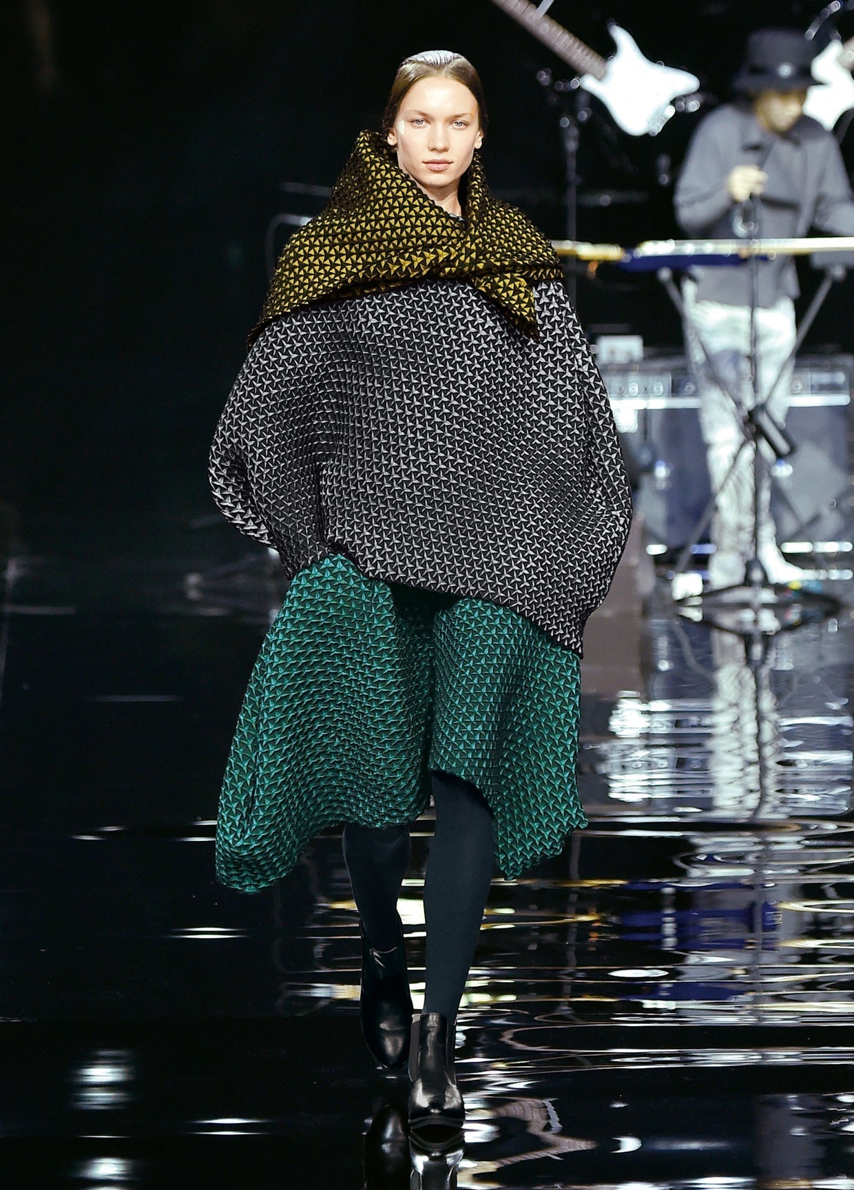 ISSEY MIYAKE AUTUMN WINTER 2015 COLLECTIONS06