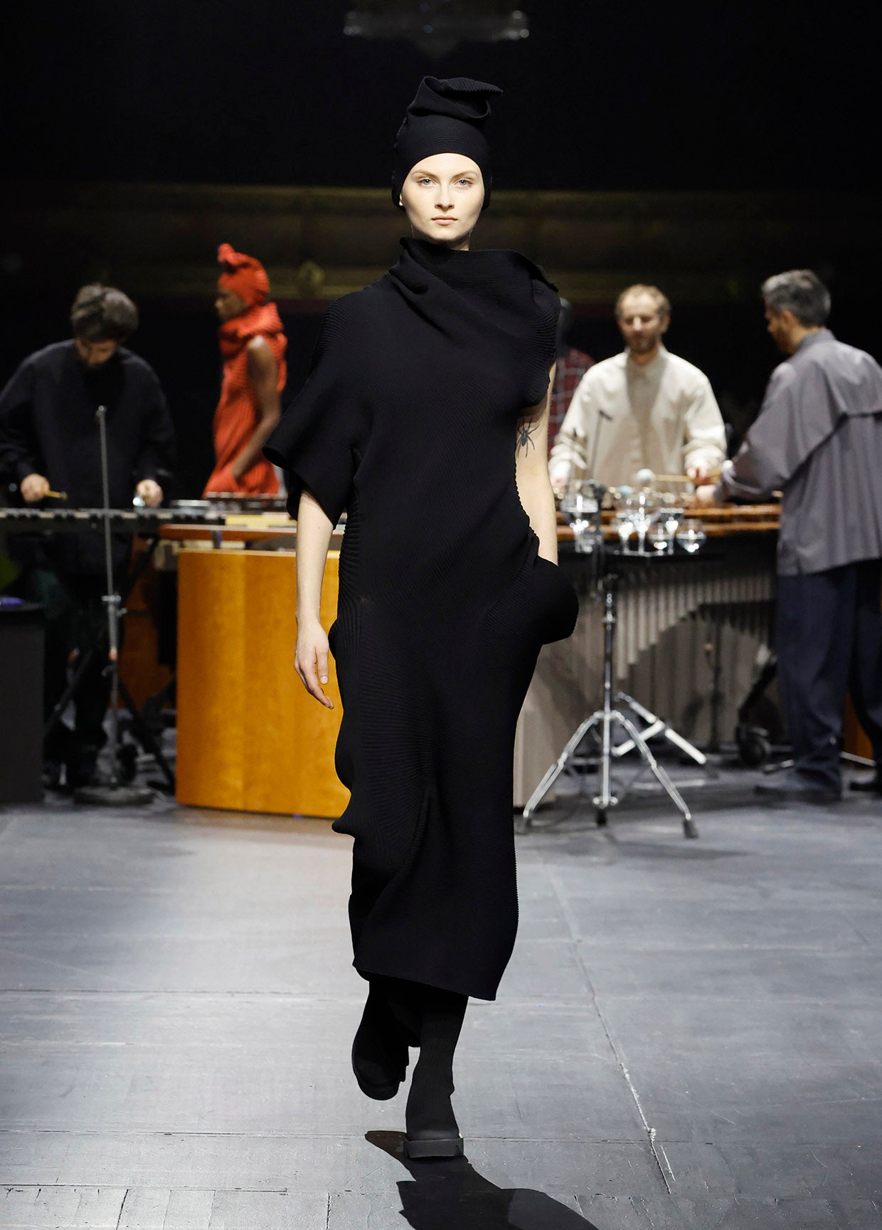 ISSEY MIYAKE AUTUMN WINTER 2023/24 COLLECTIONS 25