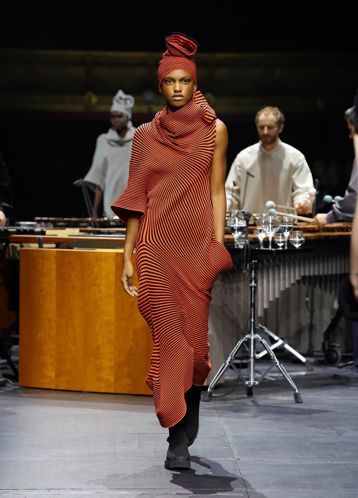 ISSEY MIYAKE AUTUMN WINTER 2023/24 COLLECTIONS 26