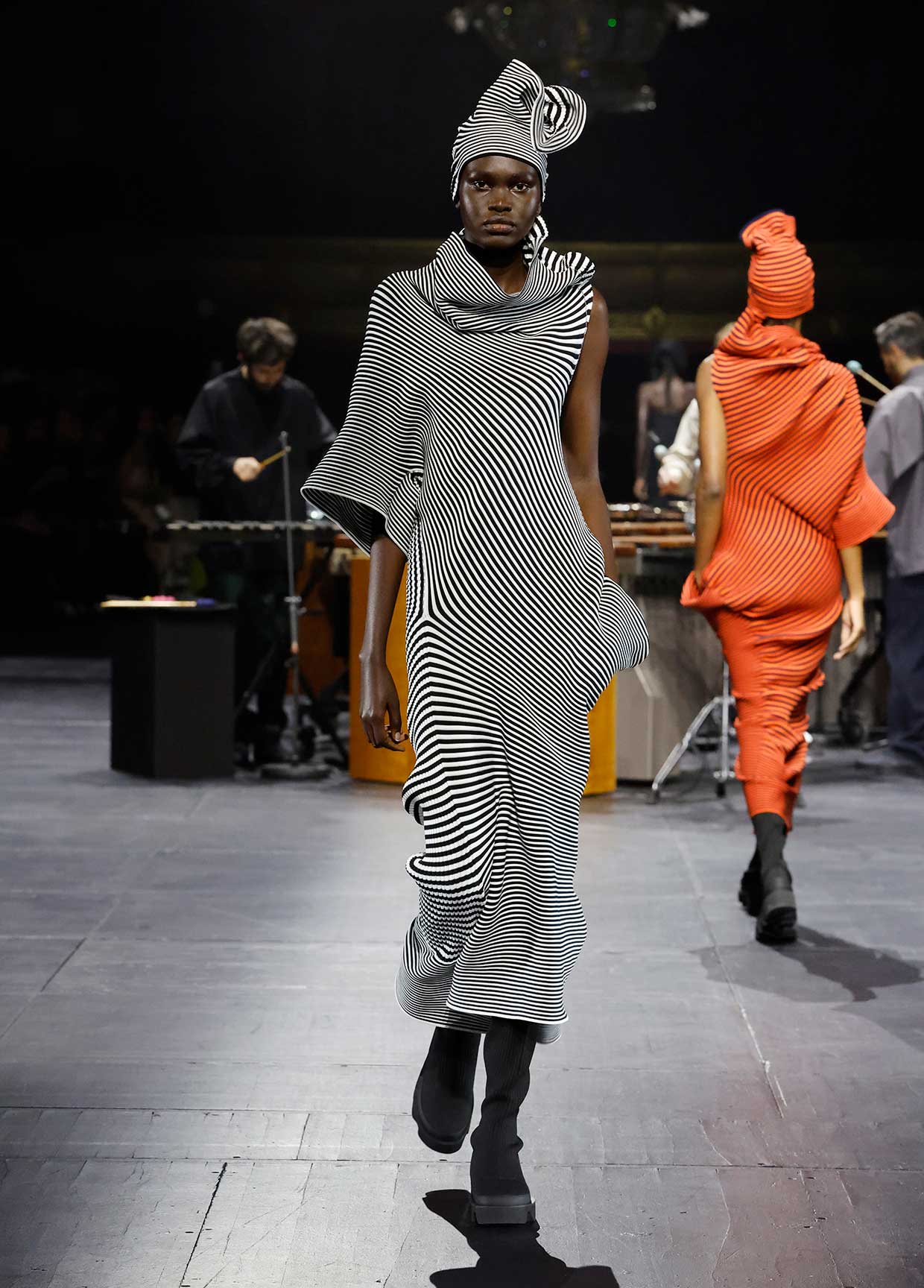 ISSEY MIYAKE AUTUMN WINTER 2023/24 COLLECTIONS 27