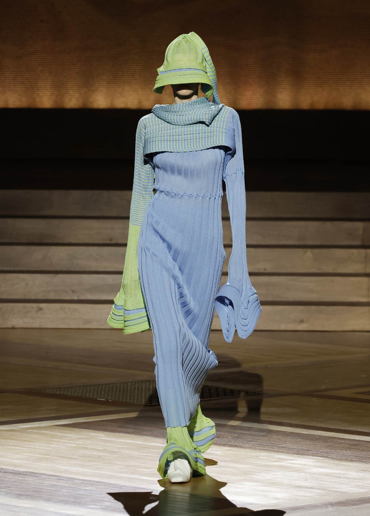 ISSEY MIYAKE AUTUMN WINTER 2024/25 COLLECTIONS 01