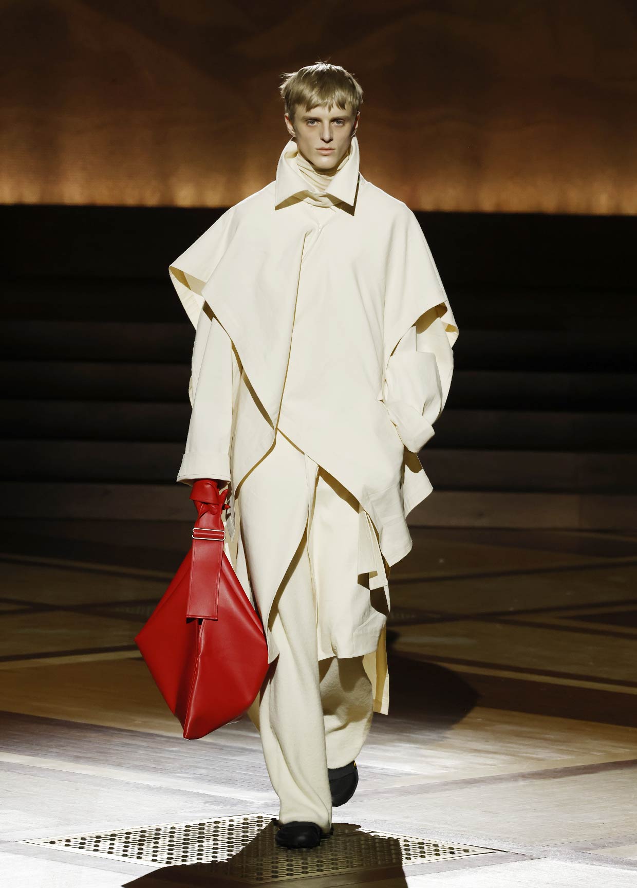 ISSEY MIYAKE AUTUMN WINTER 2024/25 COLLECTIONS 16 – ISSEY MIYAKE ONLINE ...