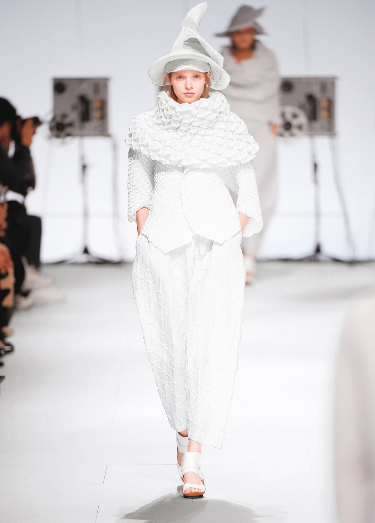 ISSEY MIYAKE SPRING SUMMER 2015 COLLECTIONS 03