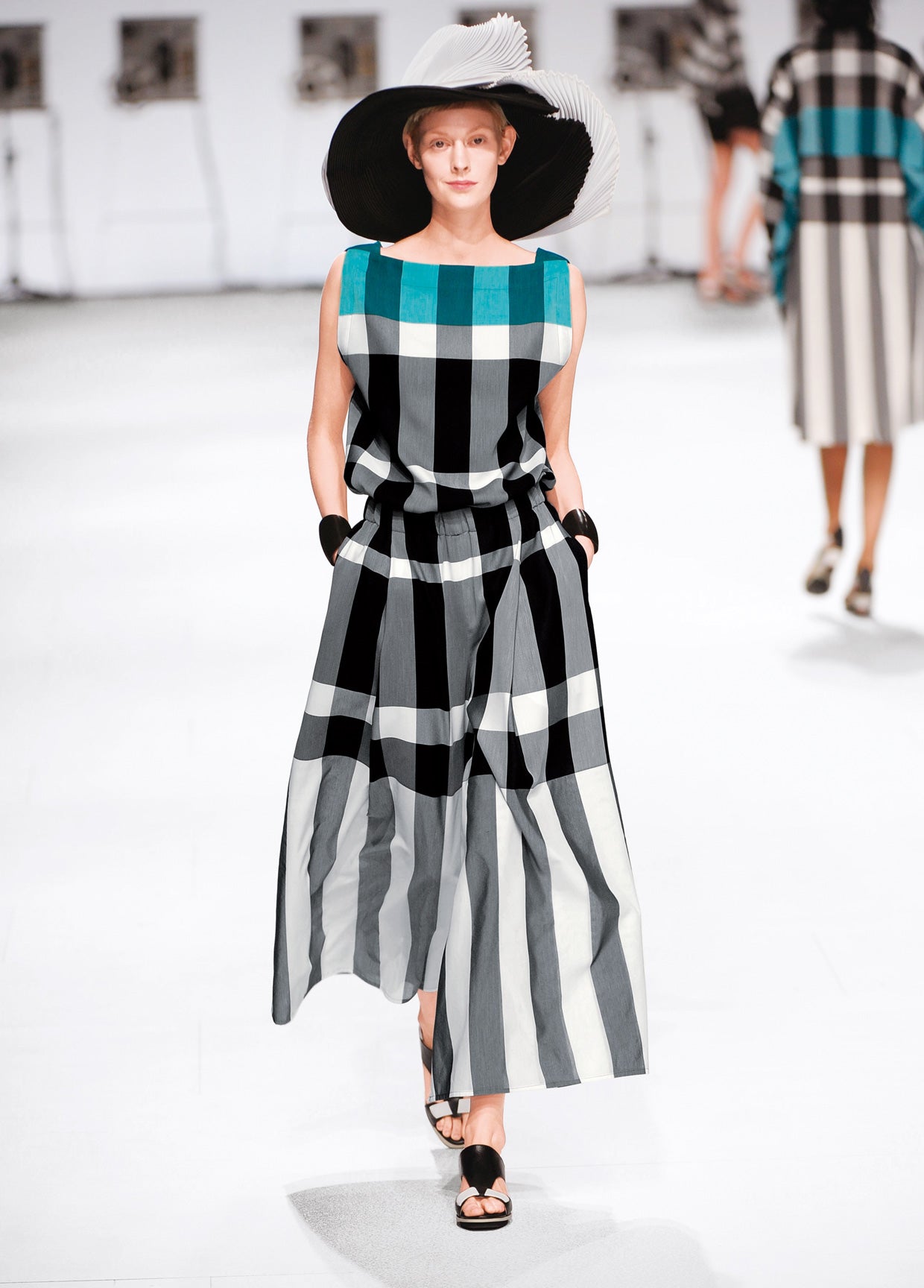 ISSEY MIYAKE SPRING SUMMER 2015 COLLECTIONS 36