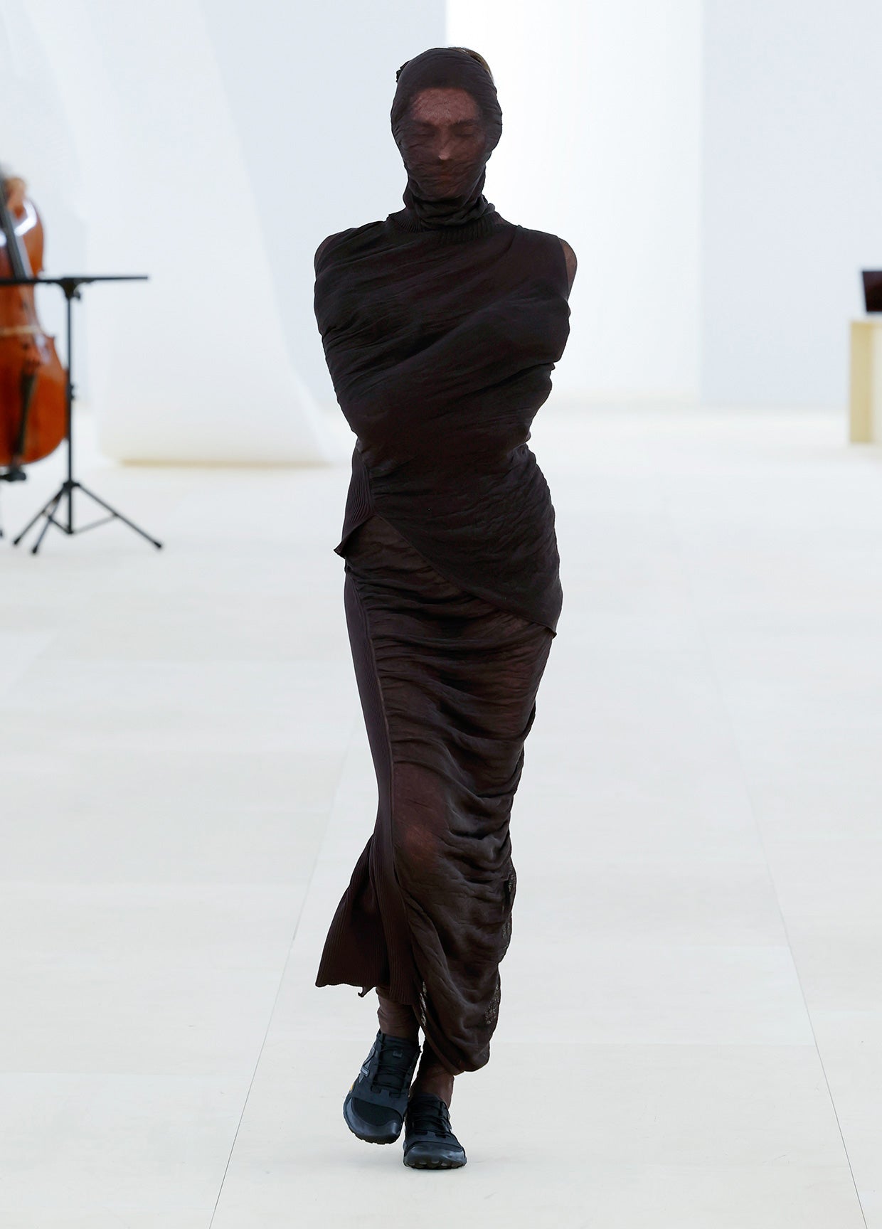 ISSEY MIYAKE SPRING SUMMER 2024 COLLECTIONS 01