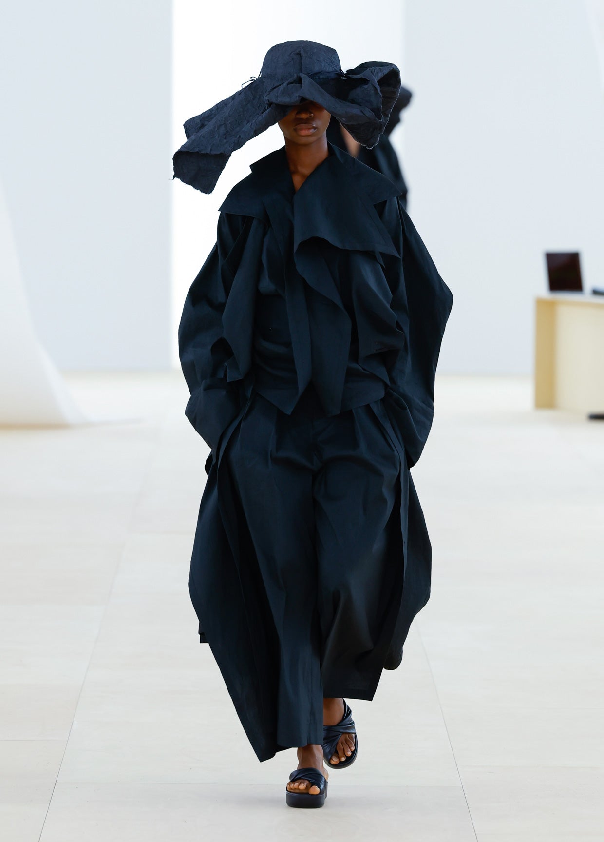 ISSEY MIYAKE SPRING SUMMER 2024 COLLECTIONS 38 – ISSEY MIYAKE ONLINE STORE