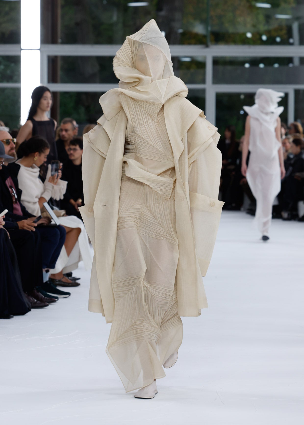 ISSEY MIYAKE SPRING SUMMER 2025 COLLECTIONS 44 – ISSEY MIYAKE ONLINE STORE