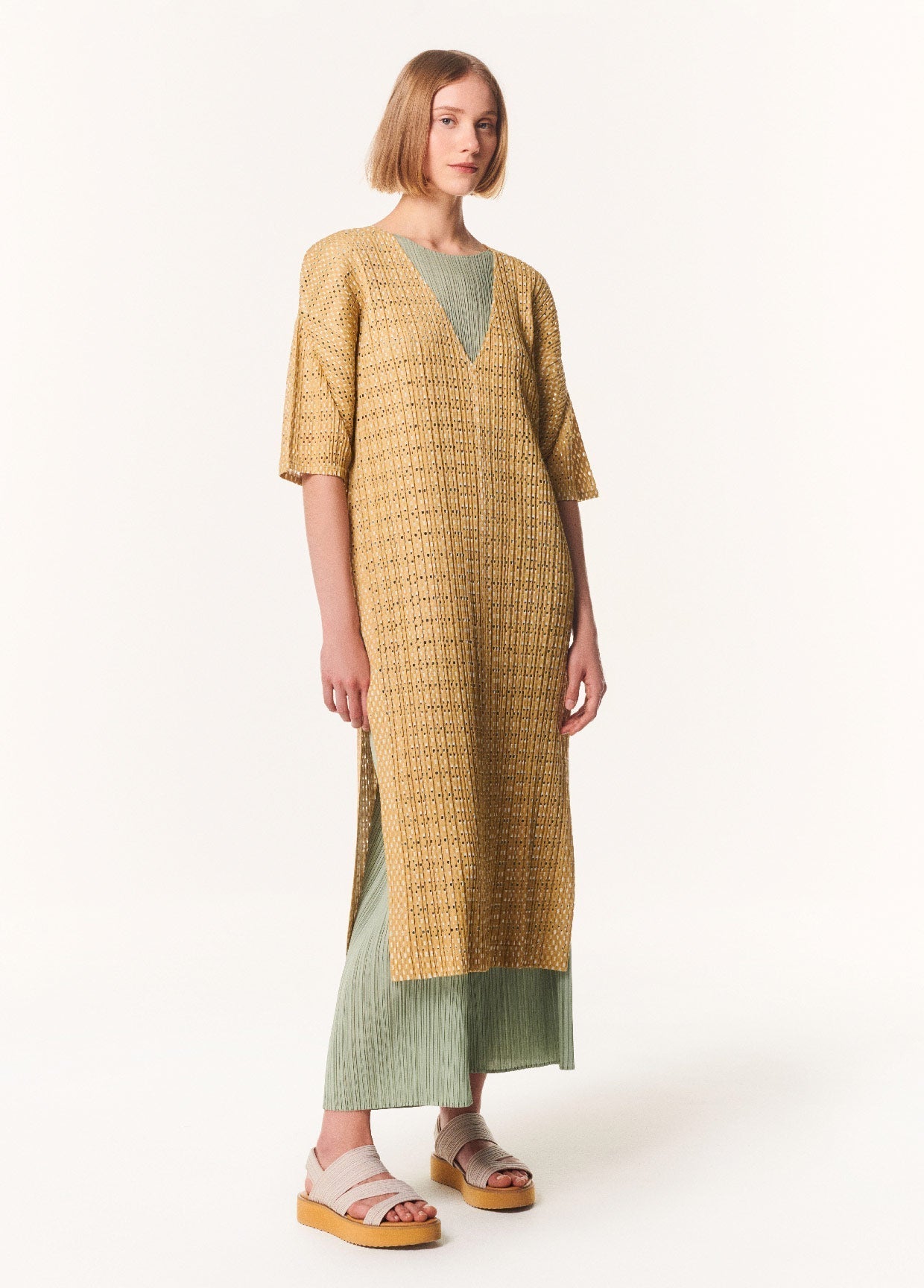 PLEATS PLEASE ISSEY MIYAKE LOOK 52