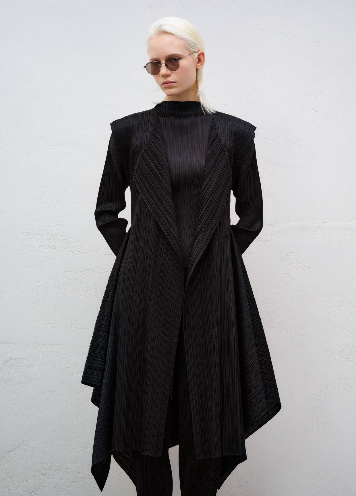 PLEATS PLEASE ISSEY MIYAKE LOOK – ISSEY MIYAKE ONLINE STORE