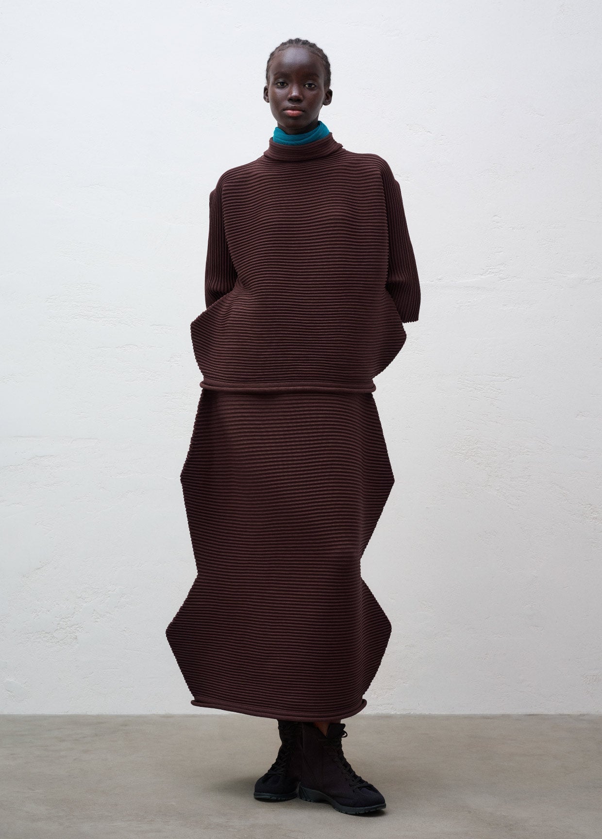 PLEATS PLEASE ISSEY MIYAKE LOOK – ISSEY MIYAKE ONLINE STORE
