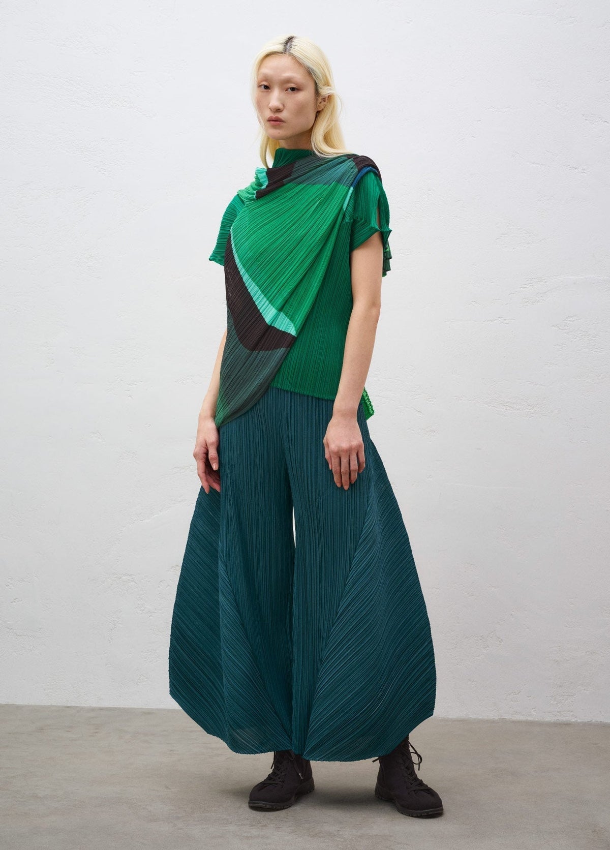 PLEATS PLEASE ISSEY MIYAKE LOOK 31